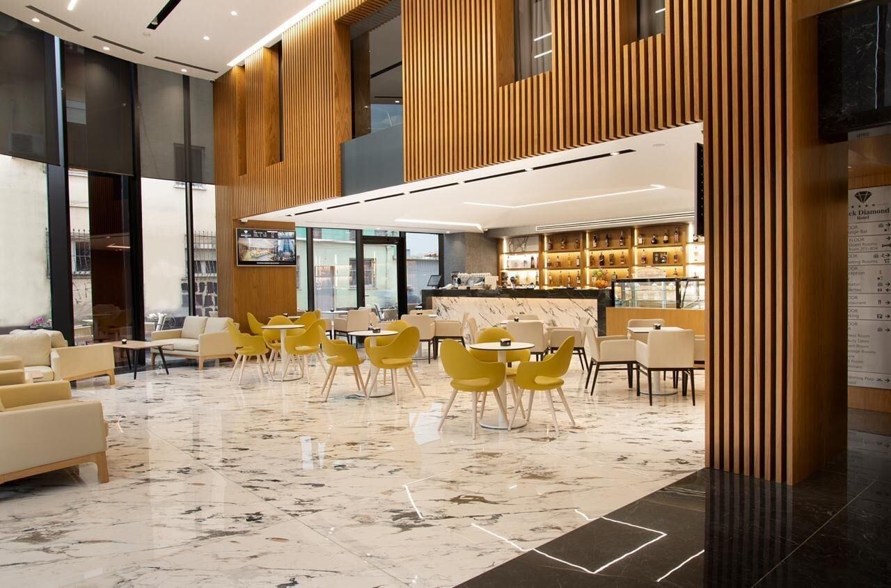 Vista Lobby Black Diamond Hotel