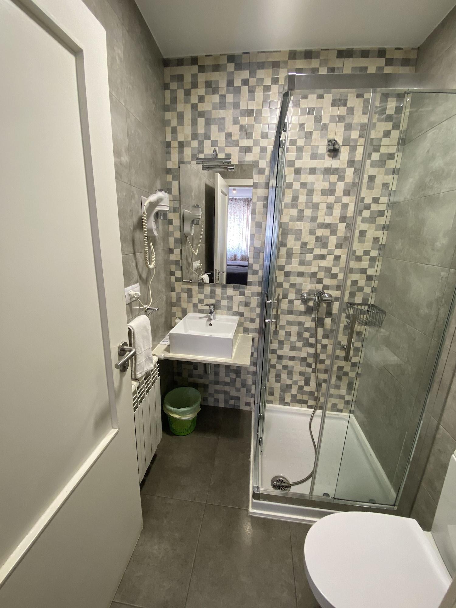 Equipamiento de Habitación Hostal DP Cristal