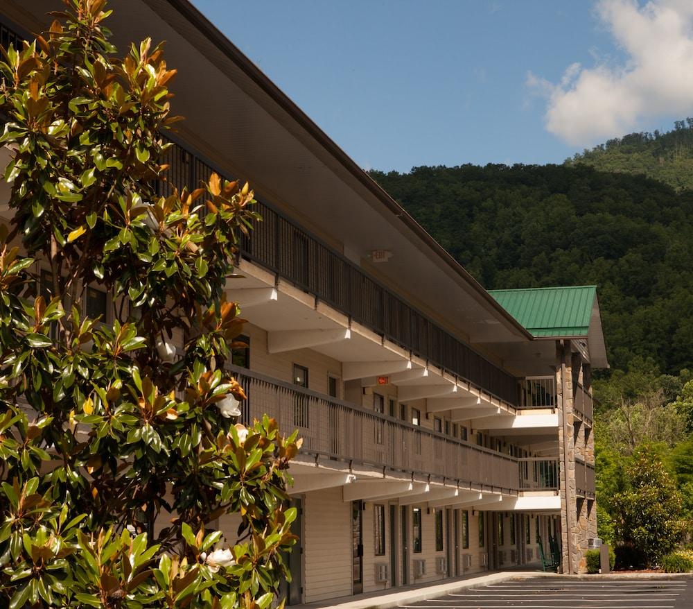 Vista Exterior Cherokee Lodge