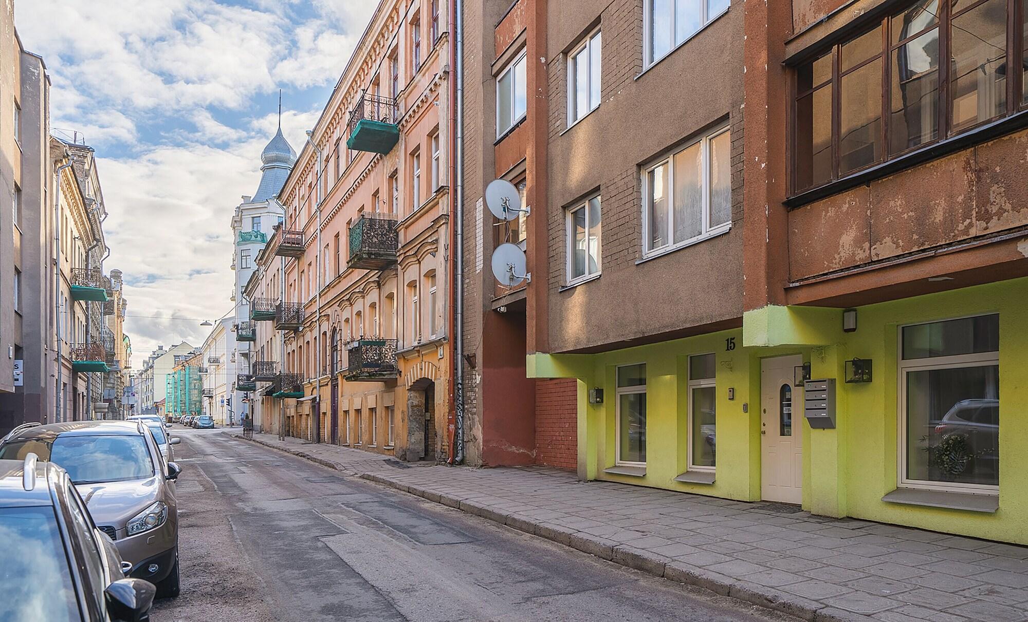 Vista Exterior Station Self Check-in  Apartments - Lollo Luxury
