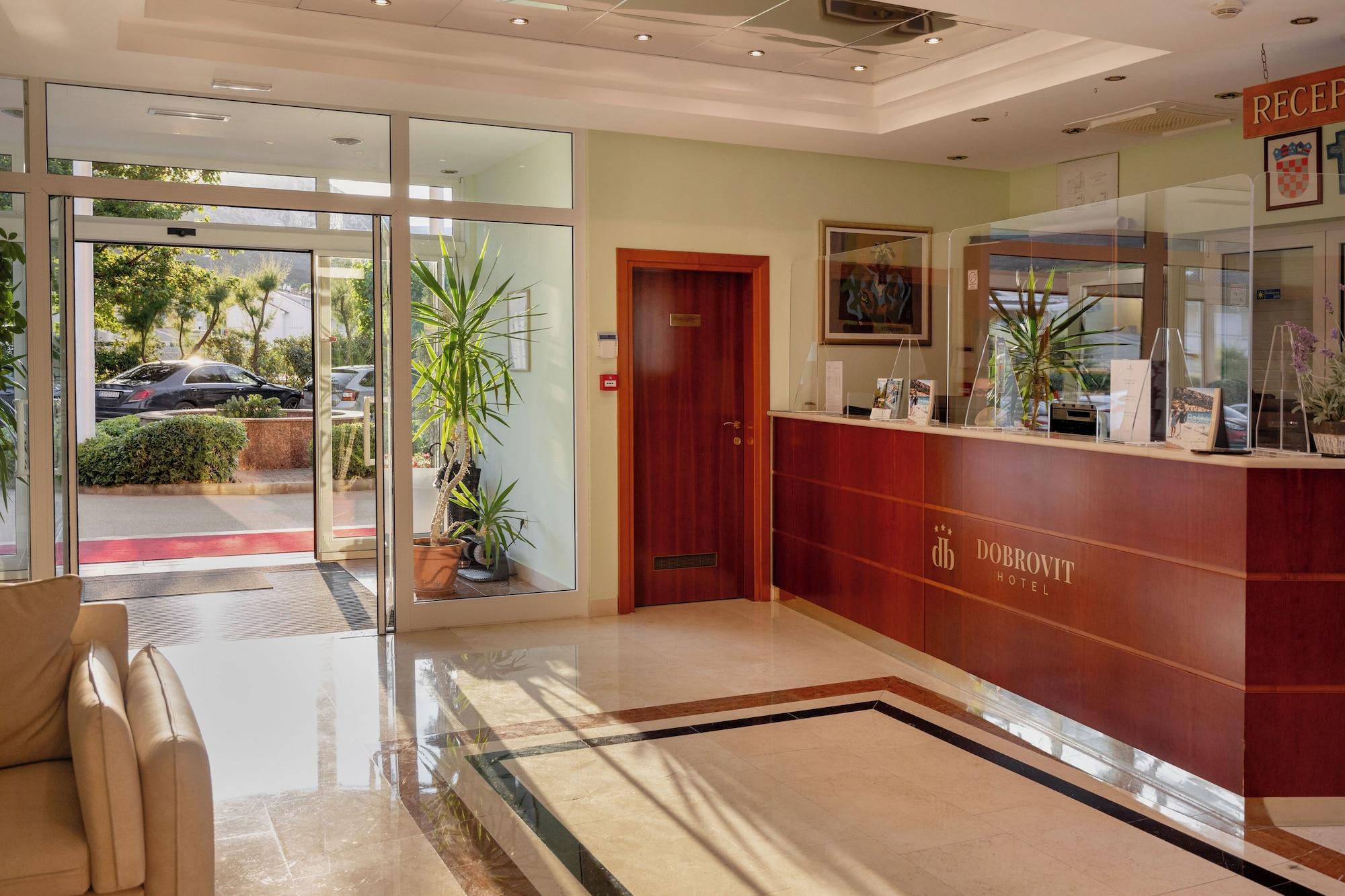 Vista Lobby Hotel Dobrovit