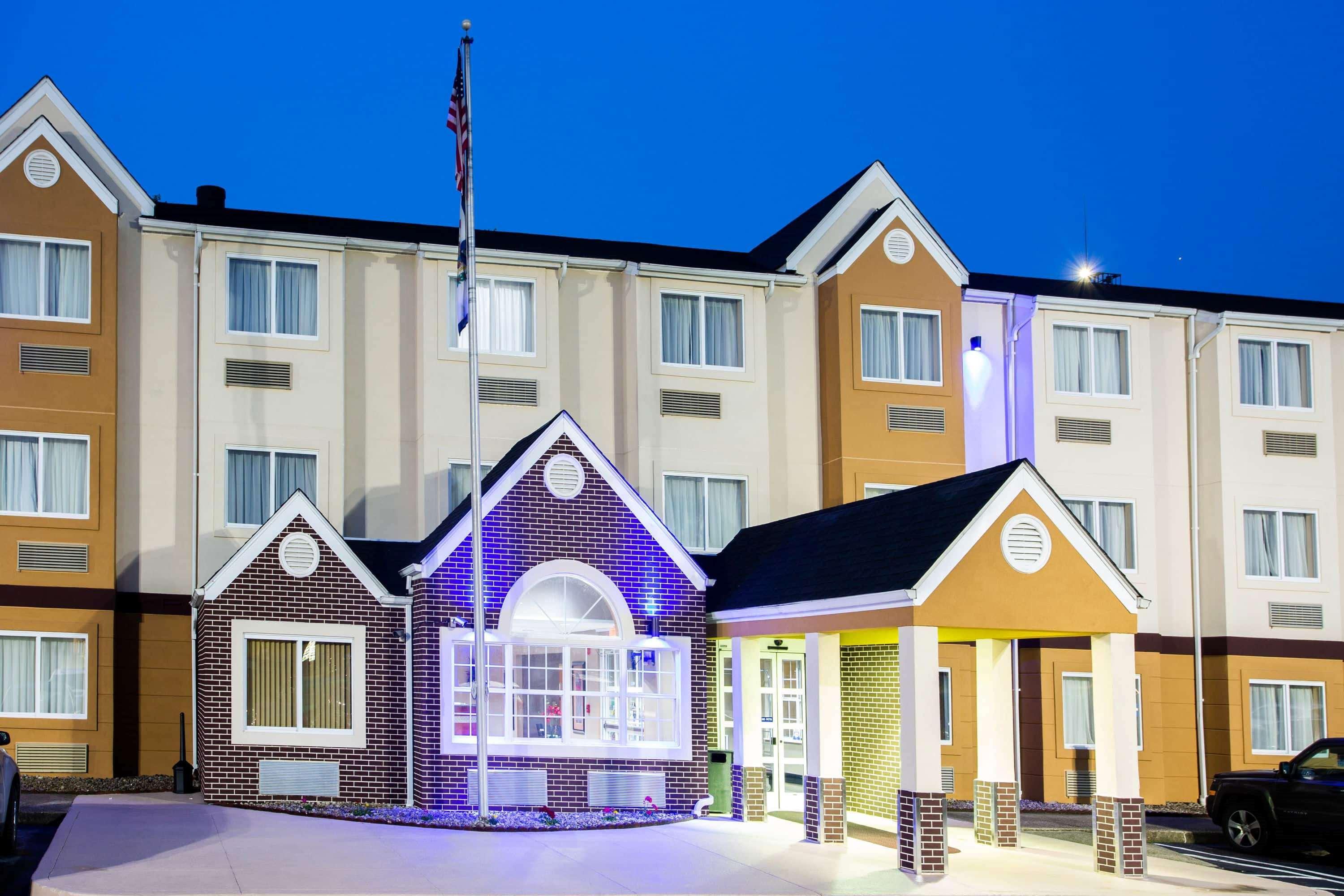 Vista Exterior Microtel Inn & Suites by Wyndham Charleston WV