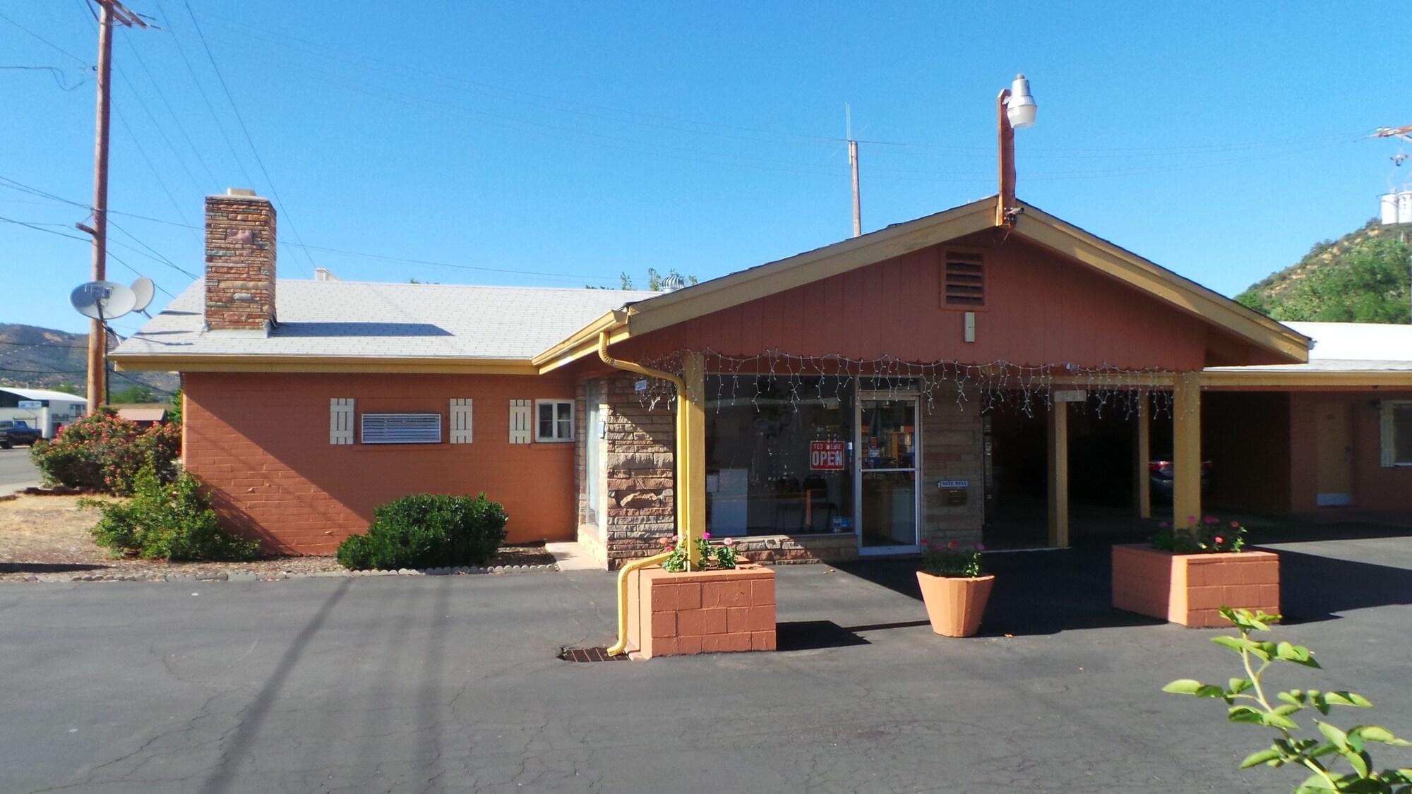 Varios Relax Inn of Yreka