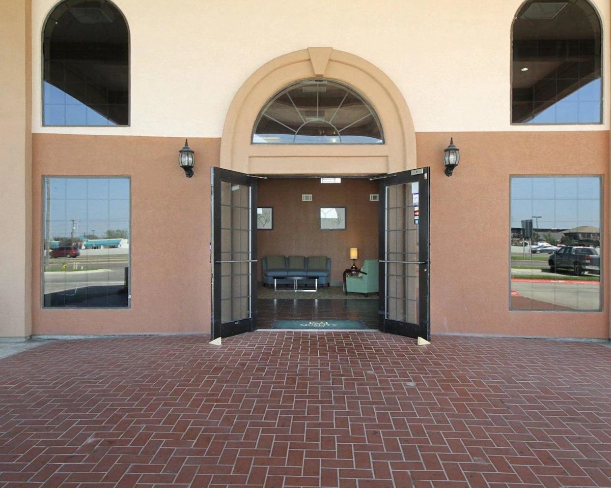 Vista Exterior Americas Best Value Inn Pharr