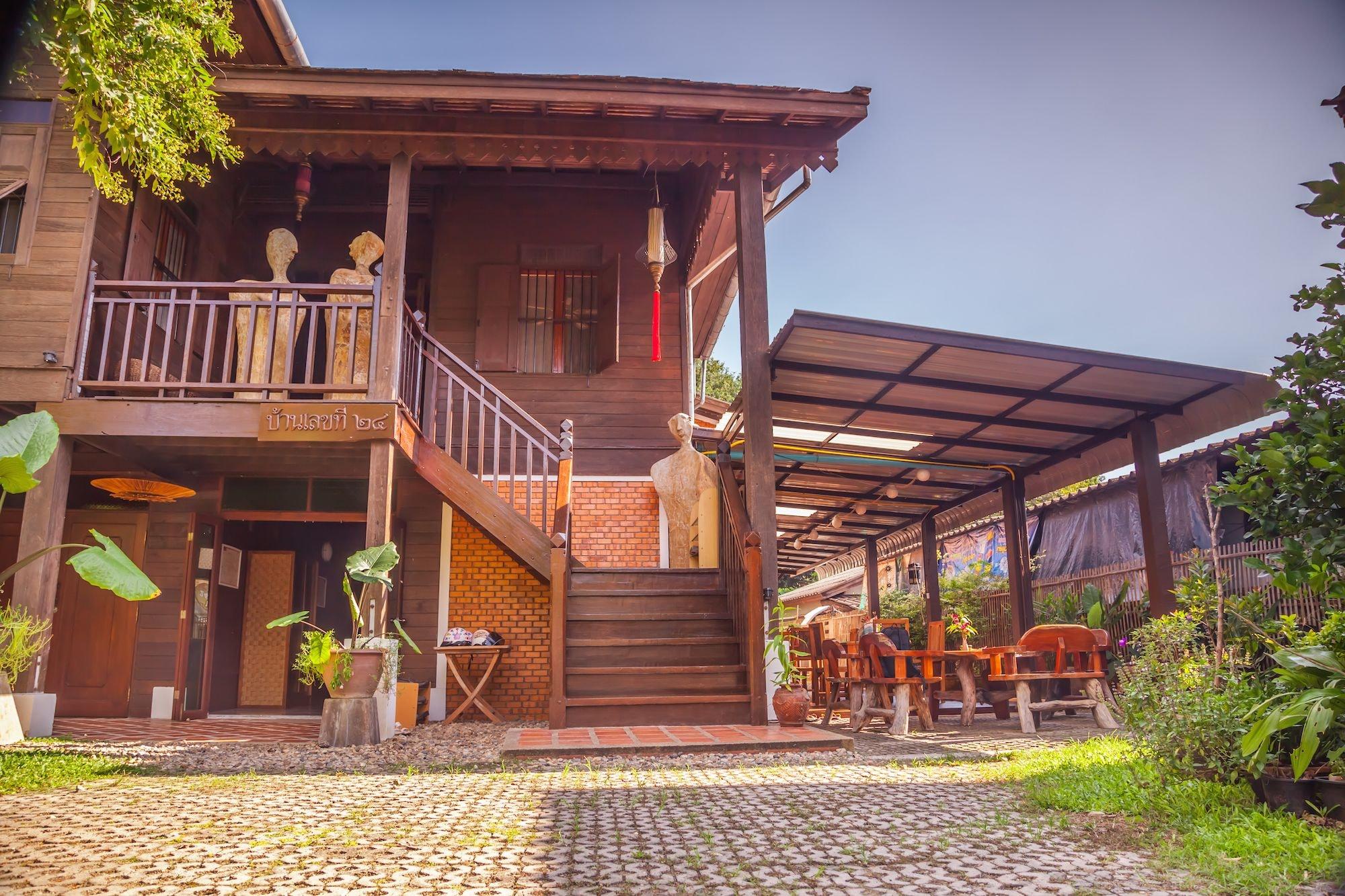 Varios Swiss Lanna Lodge