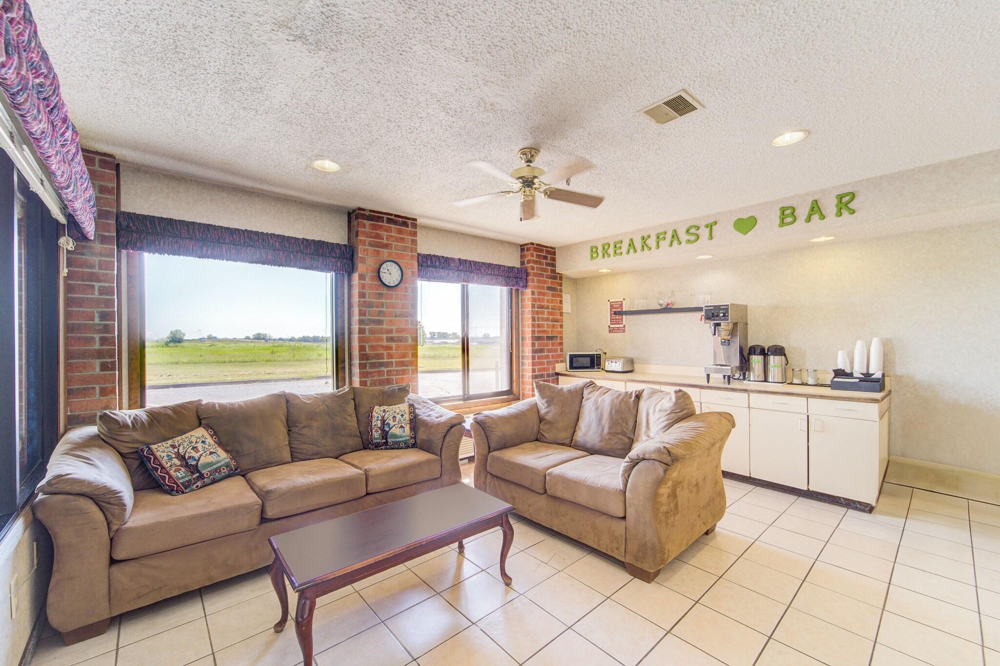 Vista Lobby Capital O Amerihost Inn and Suites Mexico Hwy 54 MO