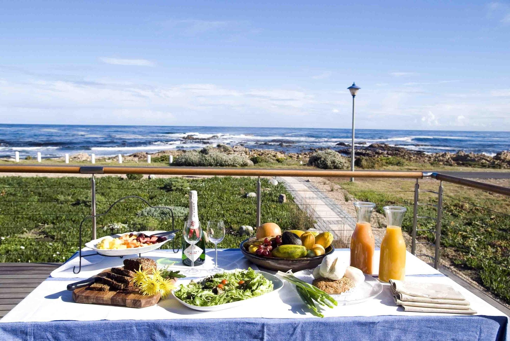 Restaurant 138 Marine Beachfront Guesthouse