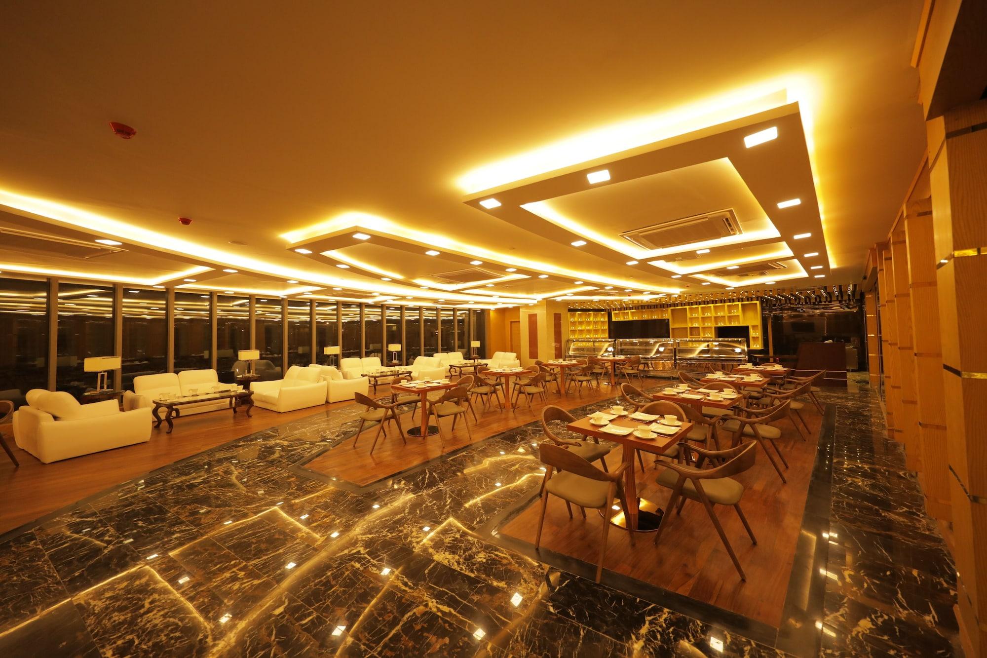 Bar/Salón Royal Swiss Lahore
