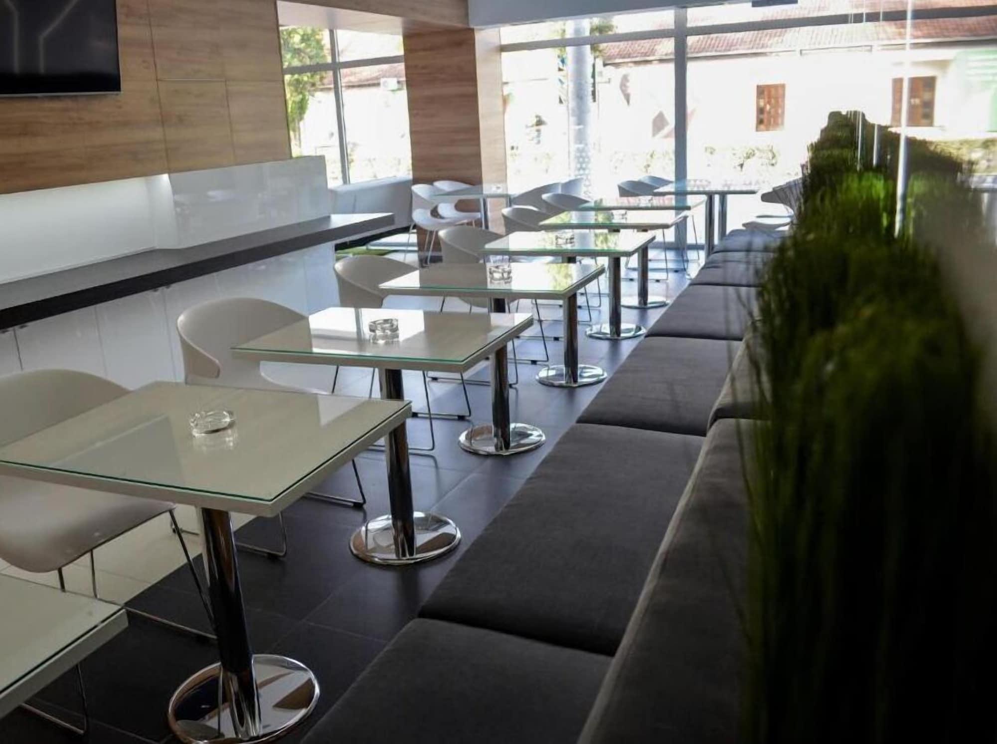 Restaurant Good Night