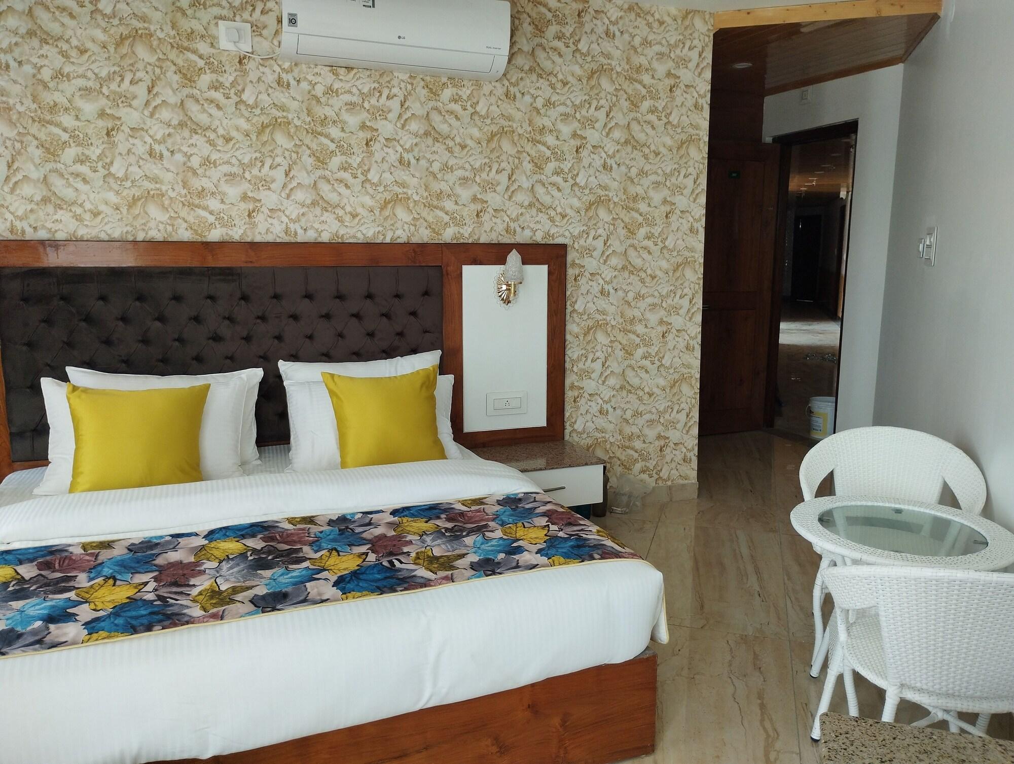 Habitación ABHILASHI INN