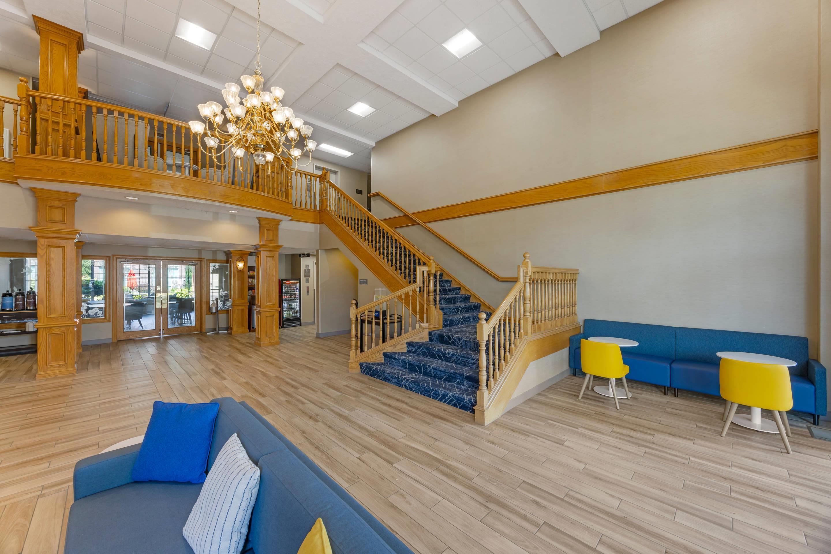 Vista Lobby Comfort Suites Salem