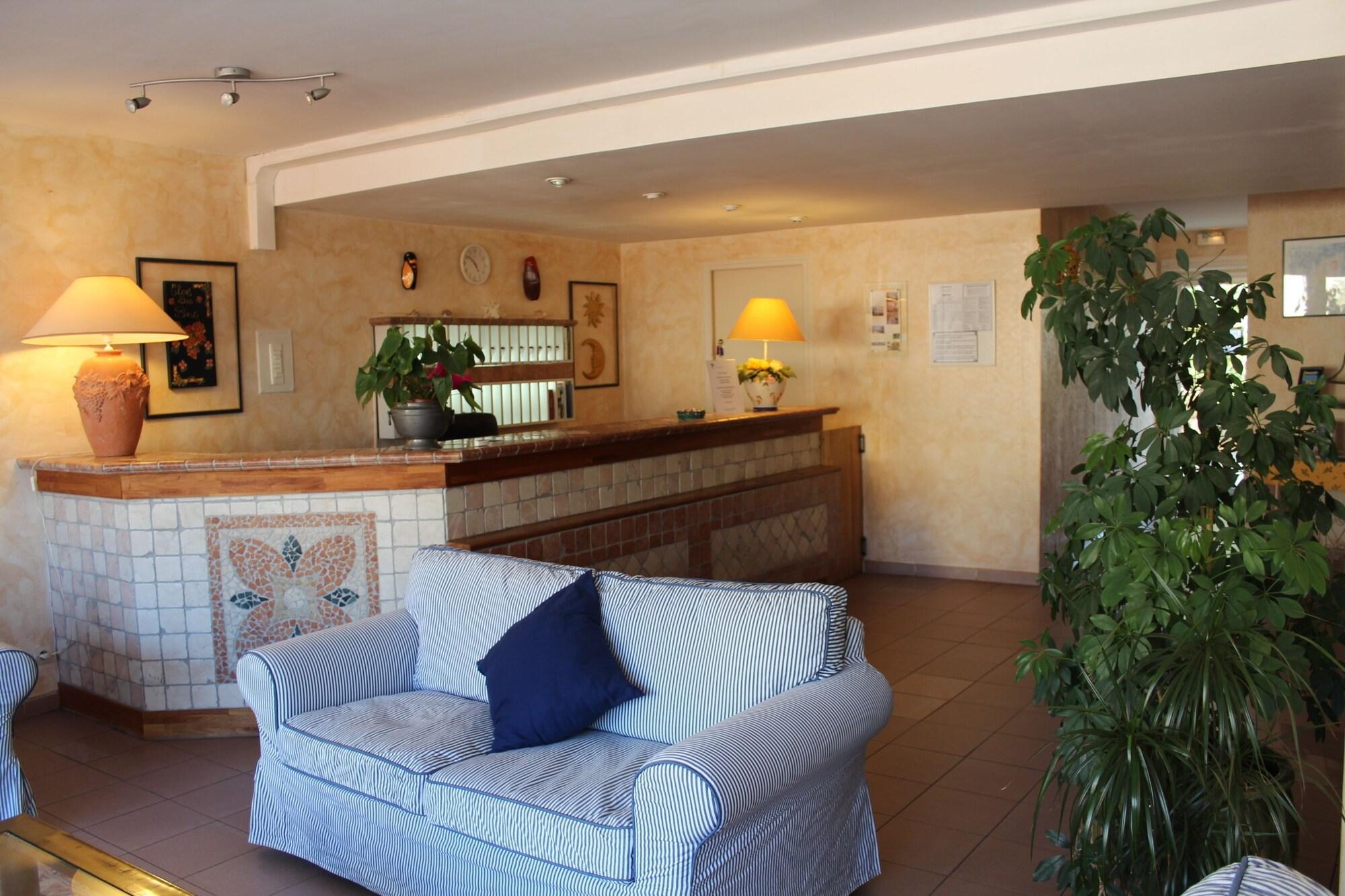 Vista Lobby Le Clos Des Pins