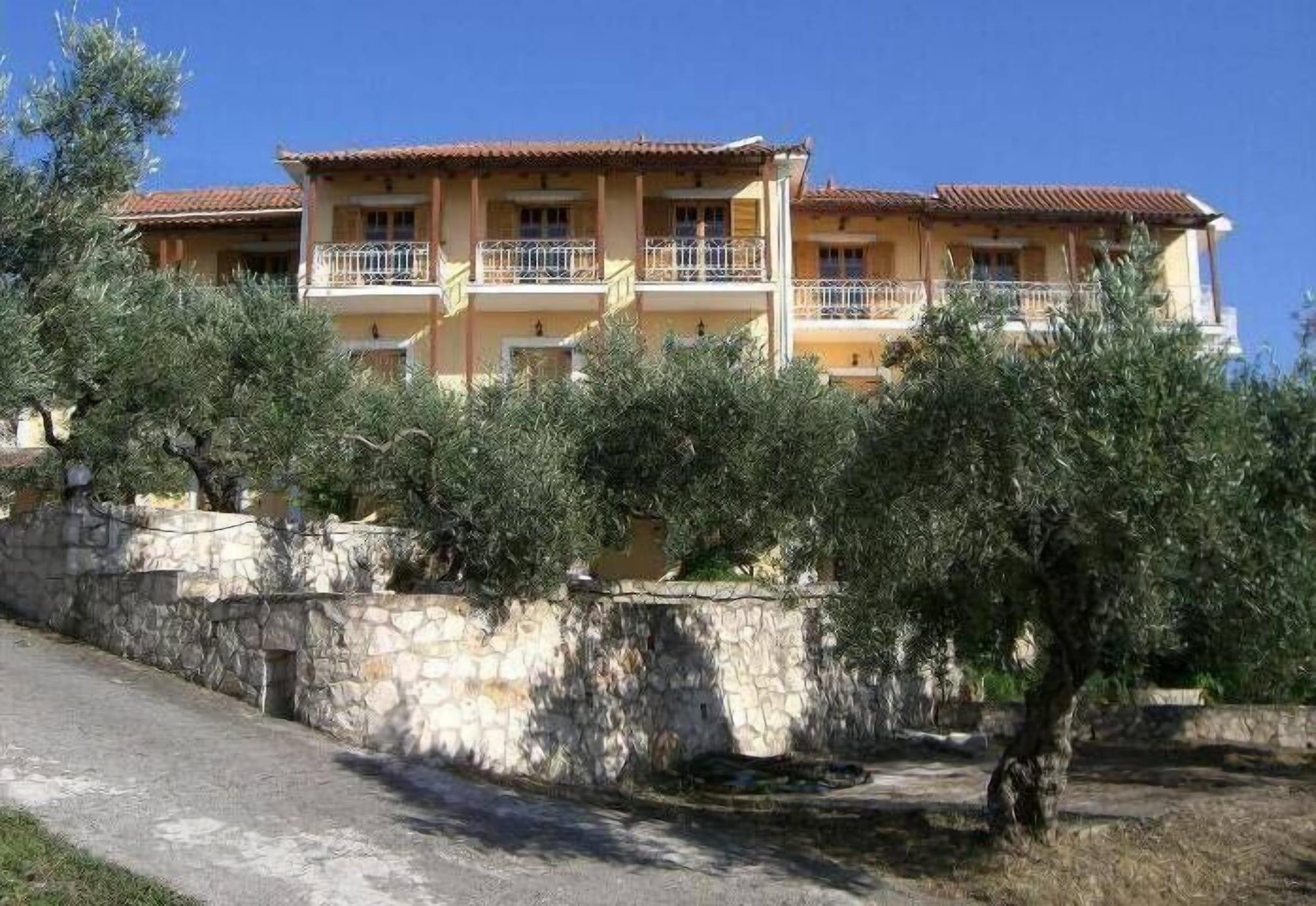 Vista Exterior Sofos Apartments