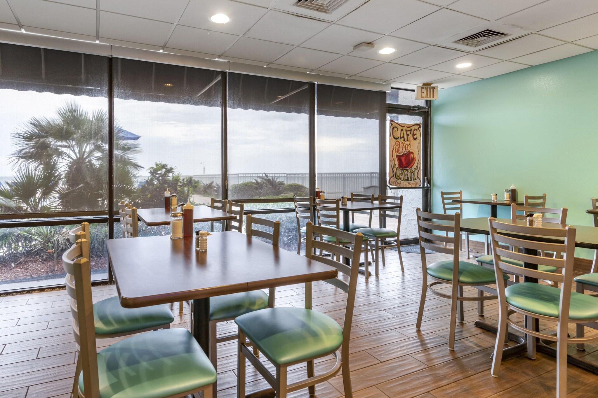 Restaurant Tropical Winds Oceanfront Hotel