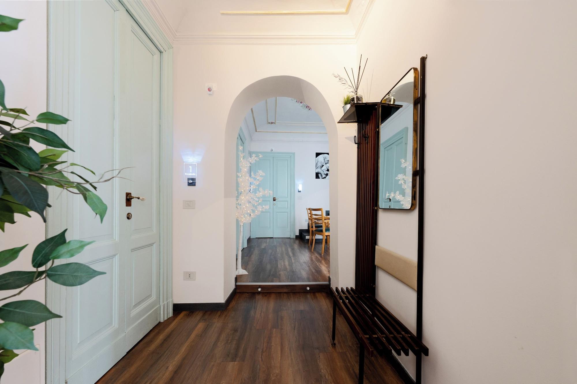 Varios Holiday Lux Boutique Room