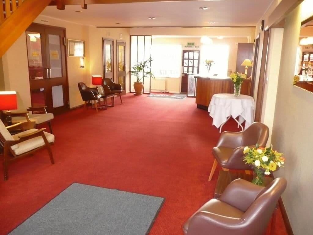 Vista Lobby Newark Hotel