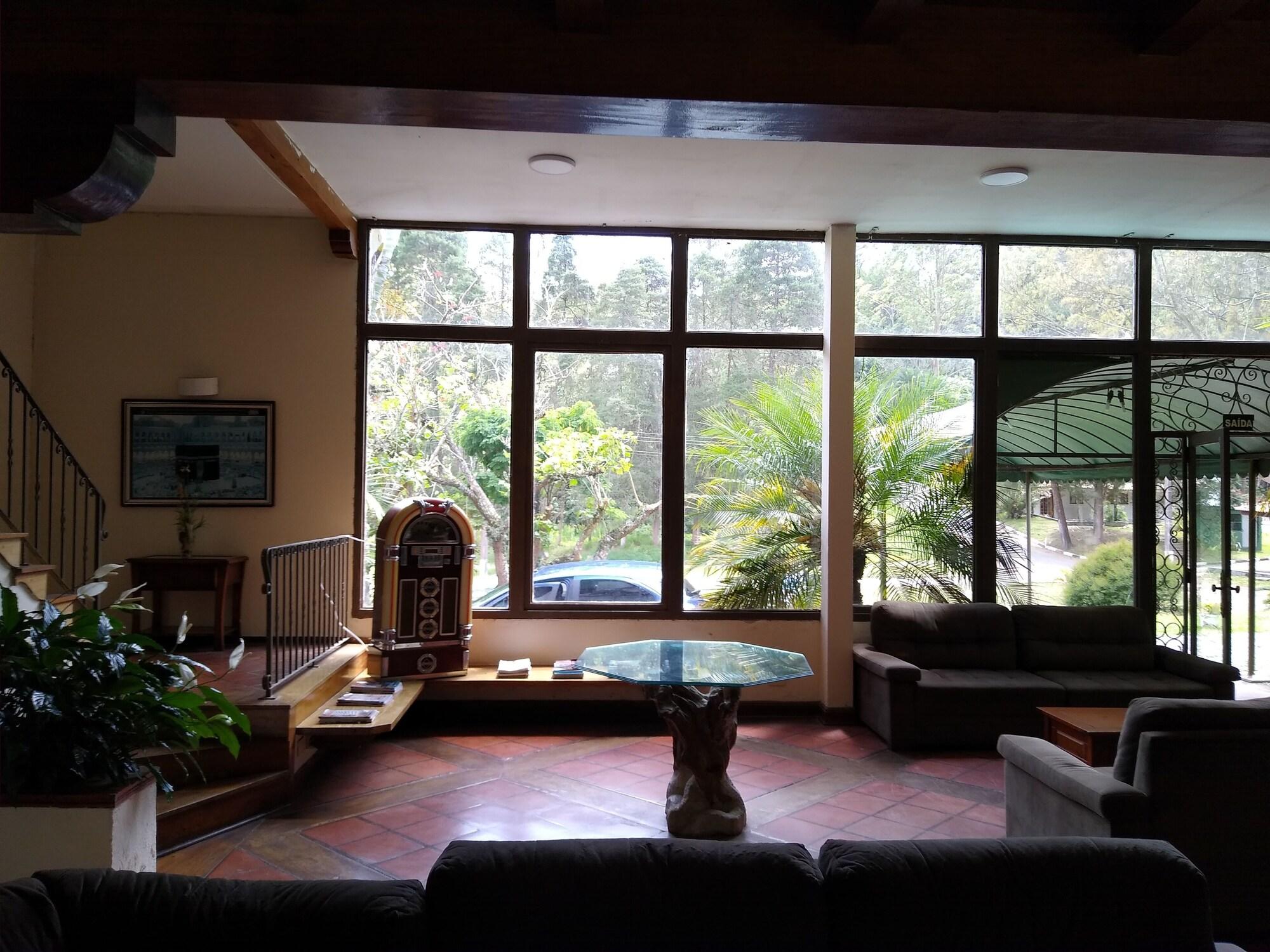 Vista Lobby OYO Del Verde Hotel