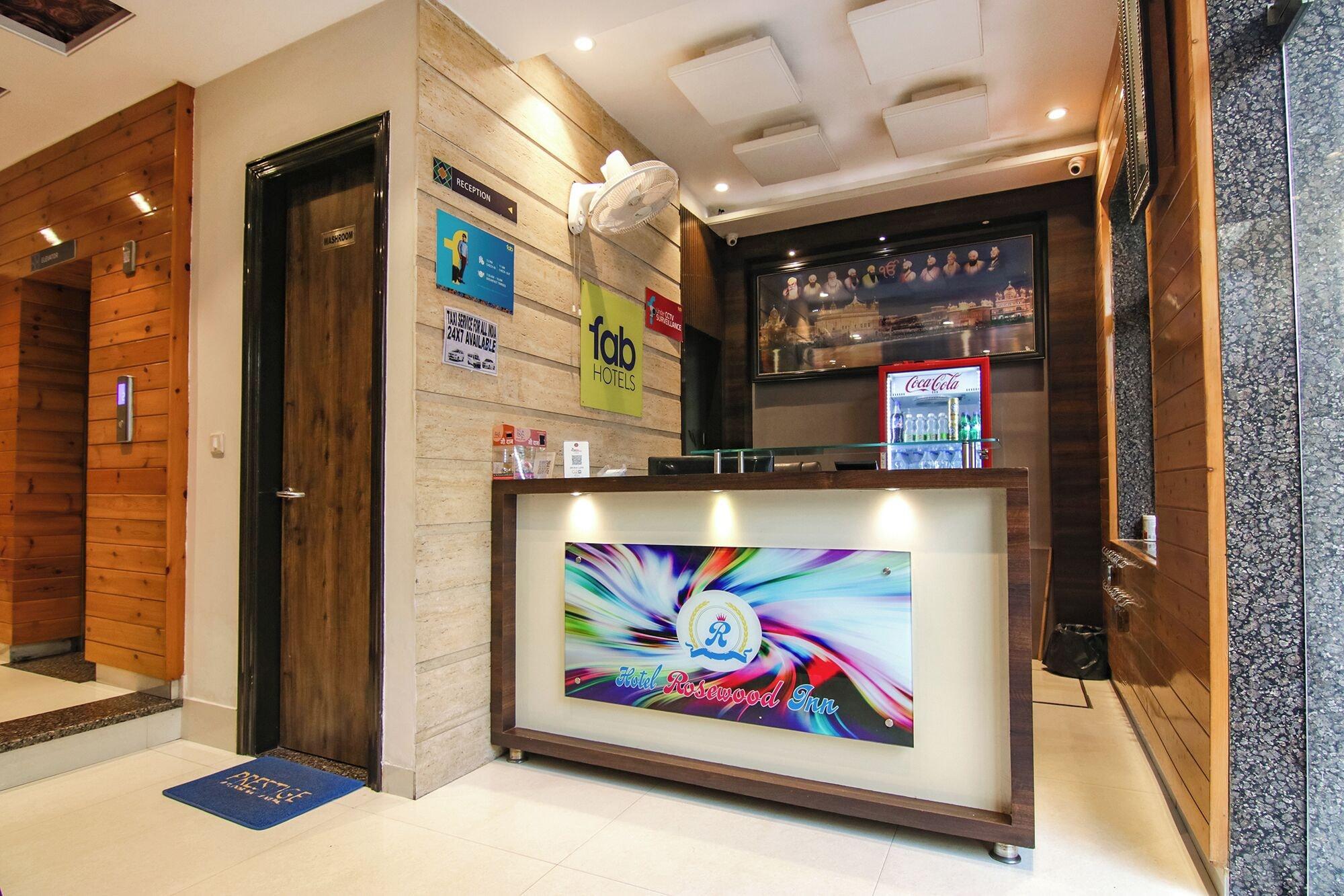 Vista Lobby Hotel Rosewood Inn