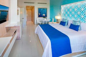 Alojamiento - All-Inclusive Premium Room (with Balcony) at Grand Sirenis Punta Cana