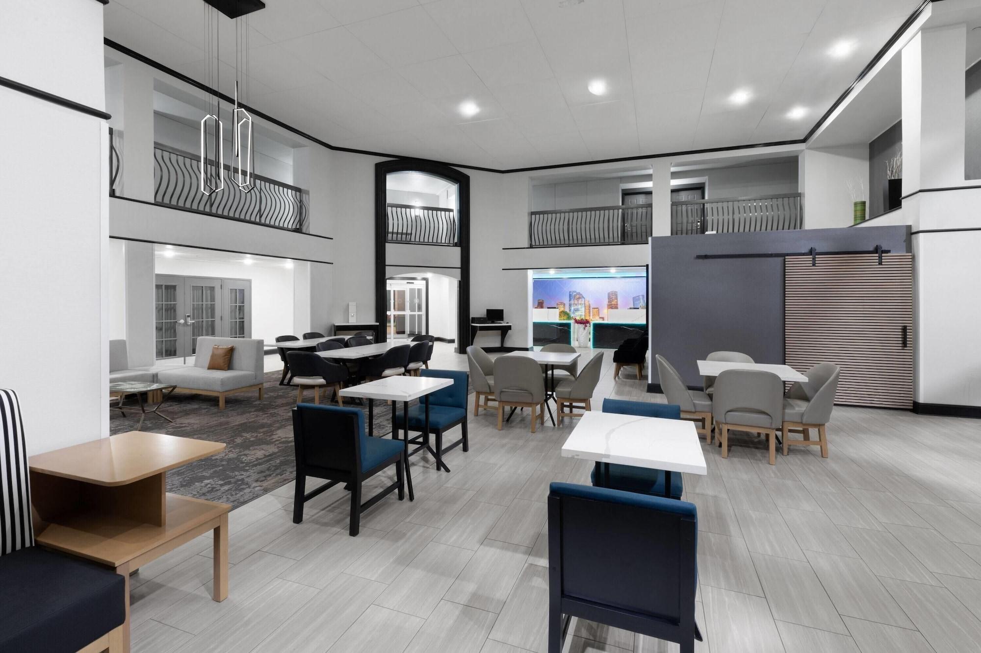 Vista Lobby La Quinta Inn & Suites by Wyndham Houston Bush IAH South