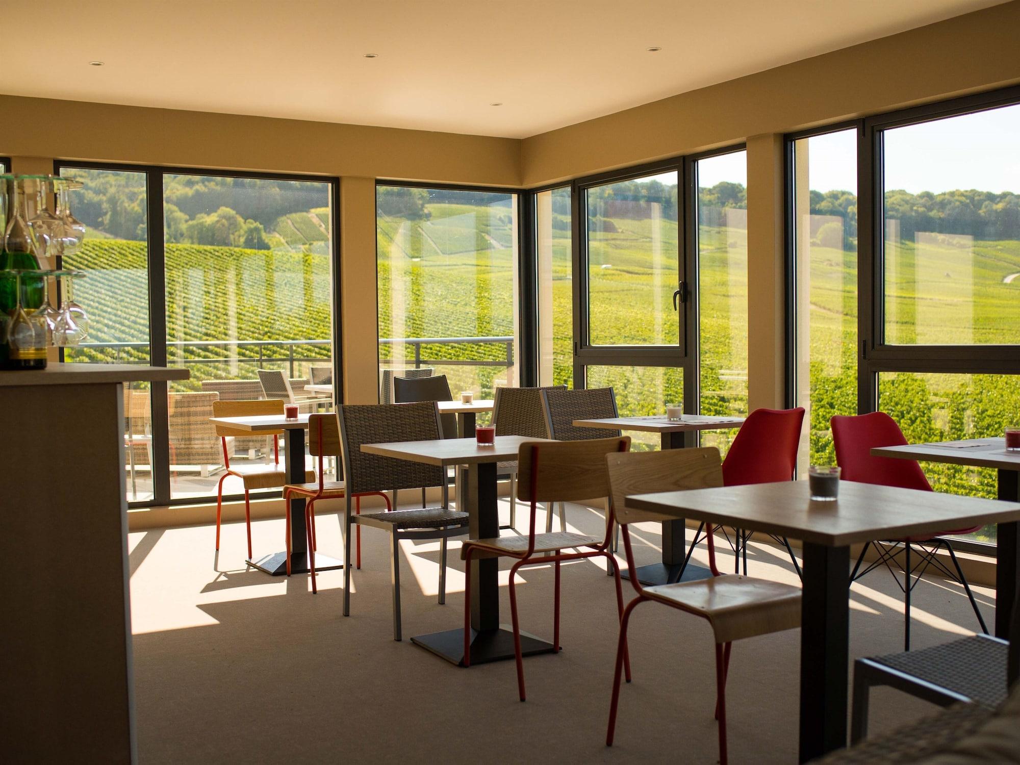 Varios Dans Les Vignes