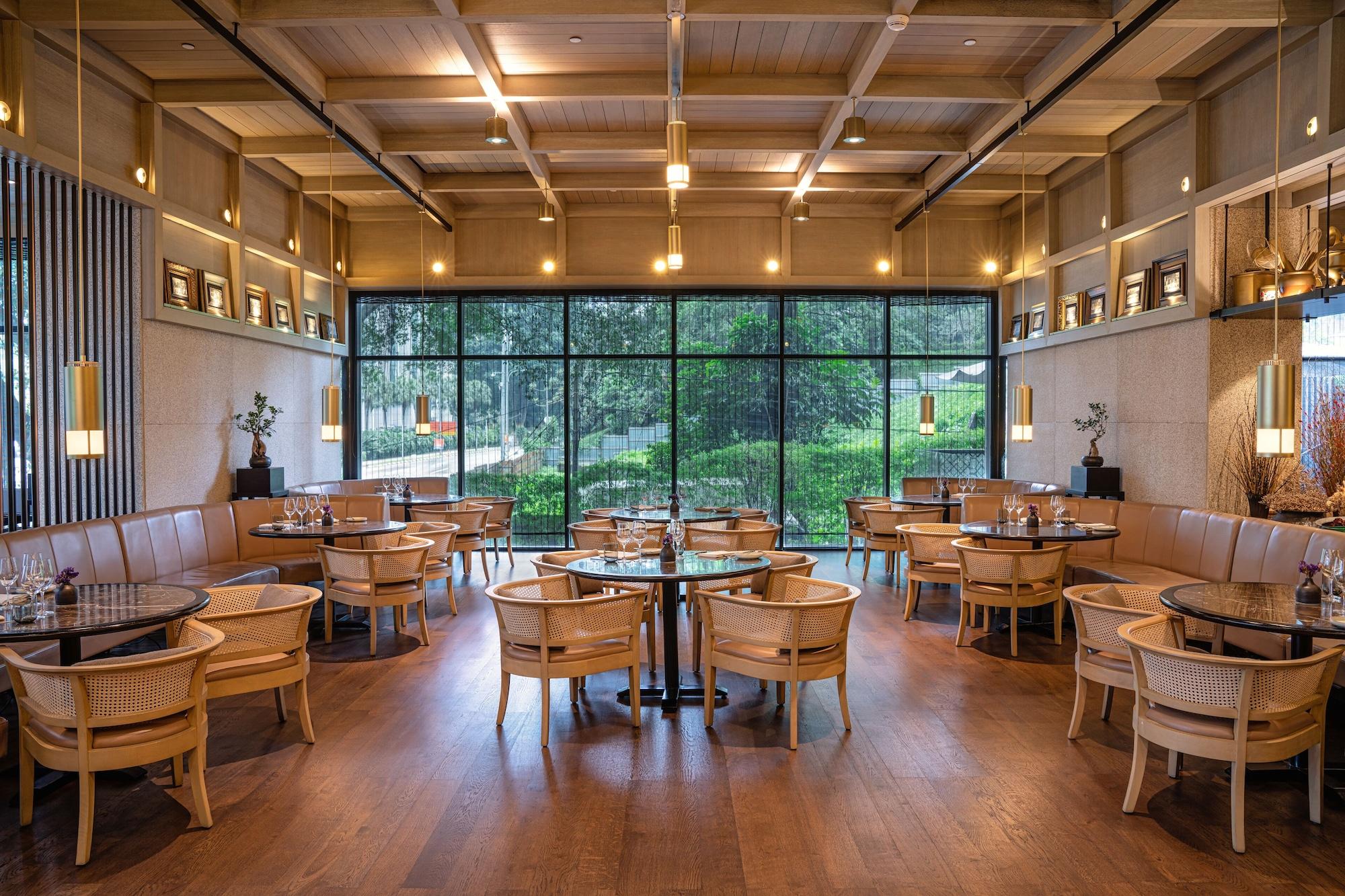 Restaurant The RuMa Hotel and Residences