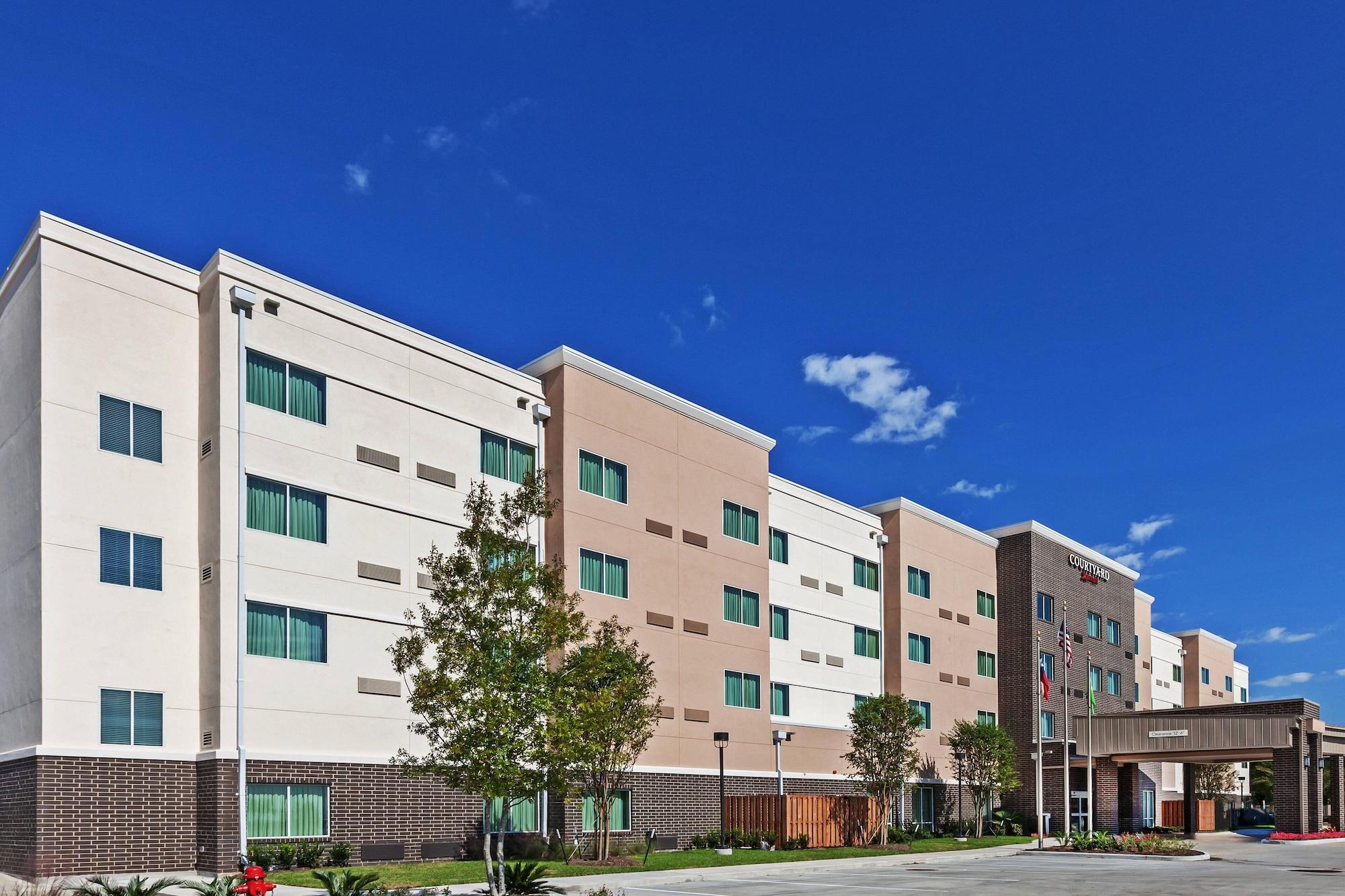 Vista Exterior Courtyard Houston I-10 West/Park Row