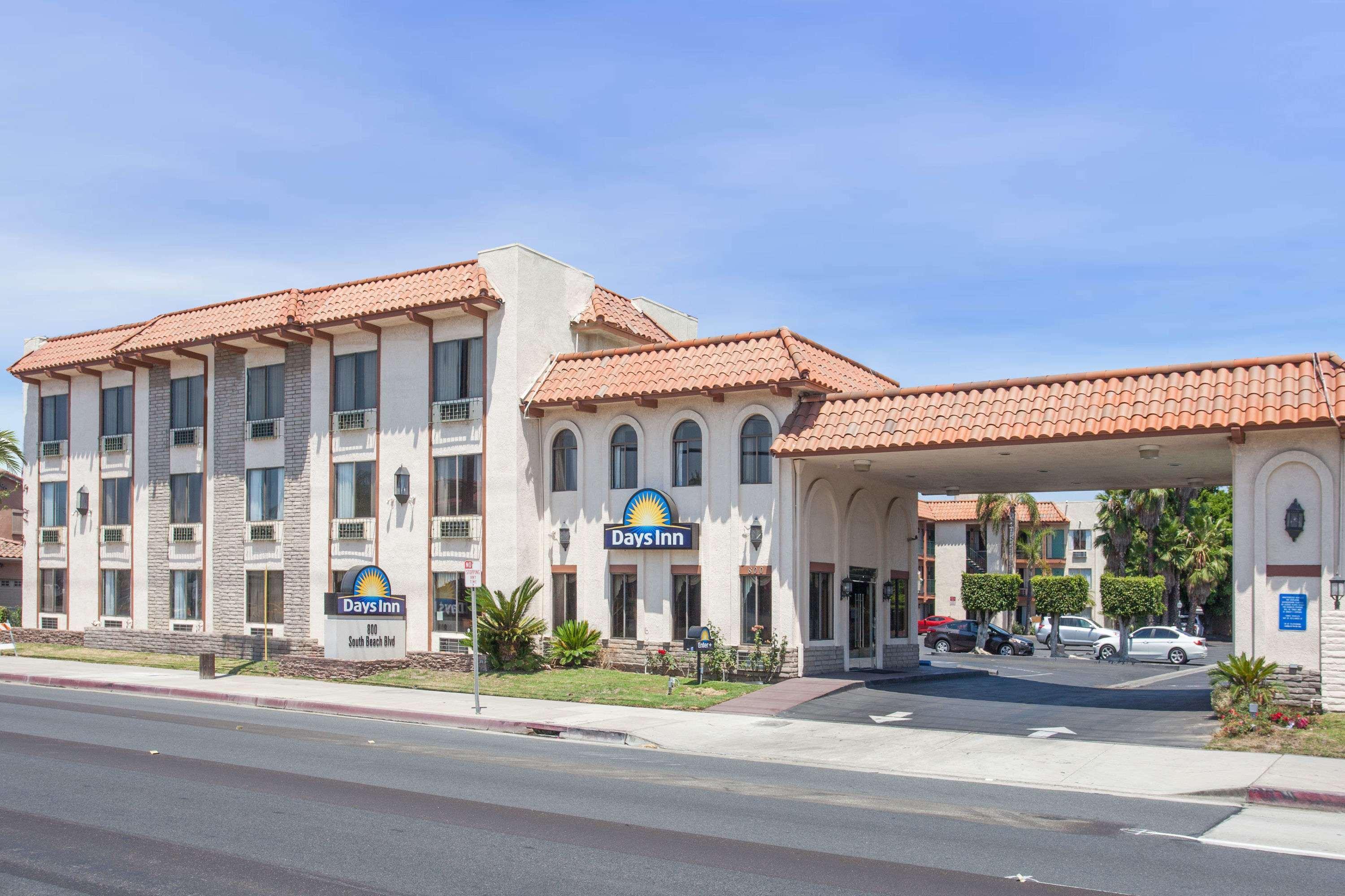 Vista Exterior Days Inn by Wyndham Anaheim Near the Park