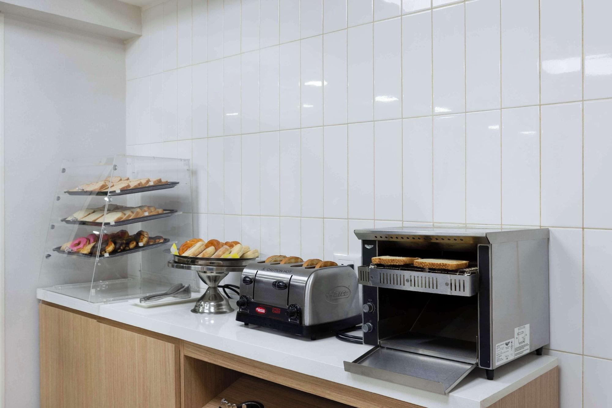 Restaurant Hampton by Hilton Saltillo