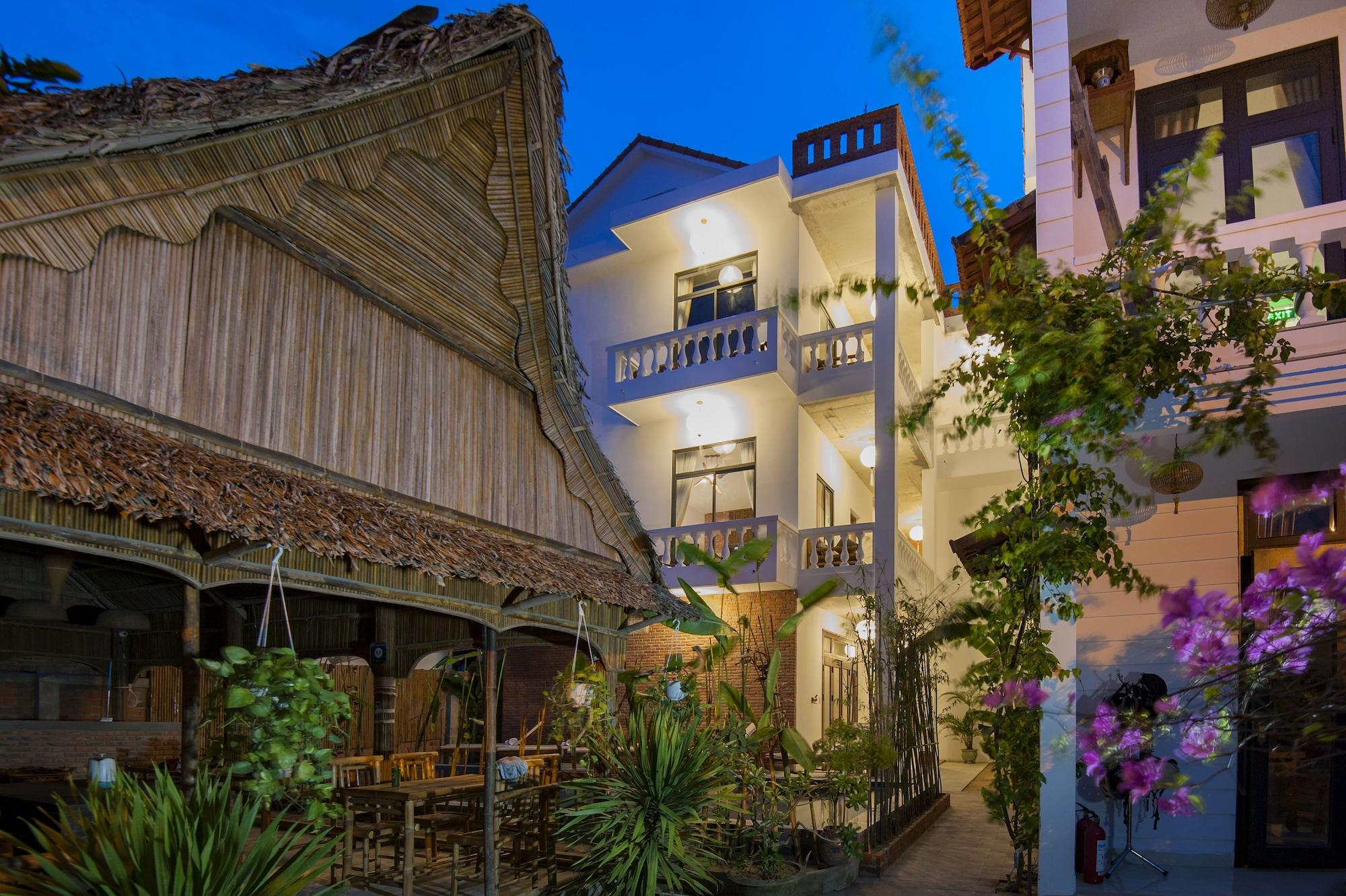 Vista Exterior Hoi An Rustic Villa