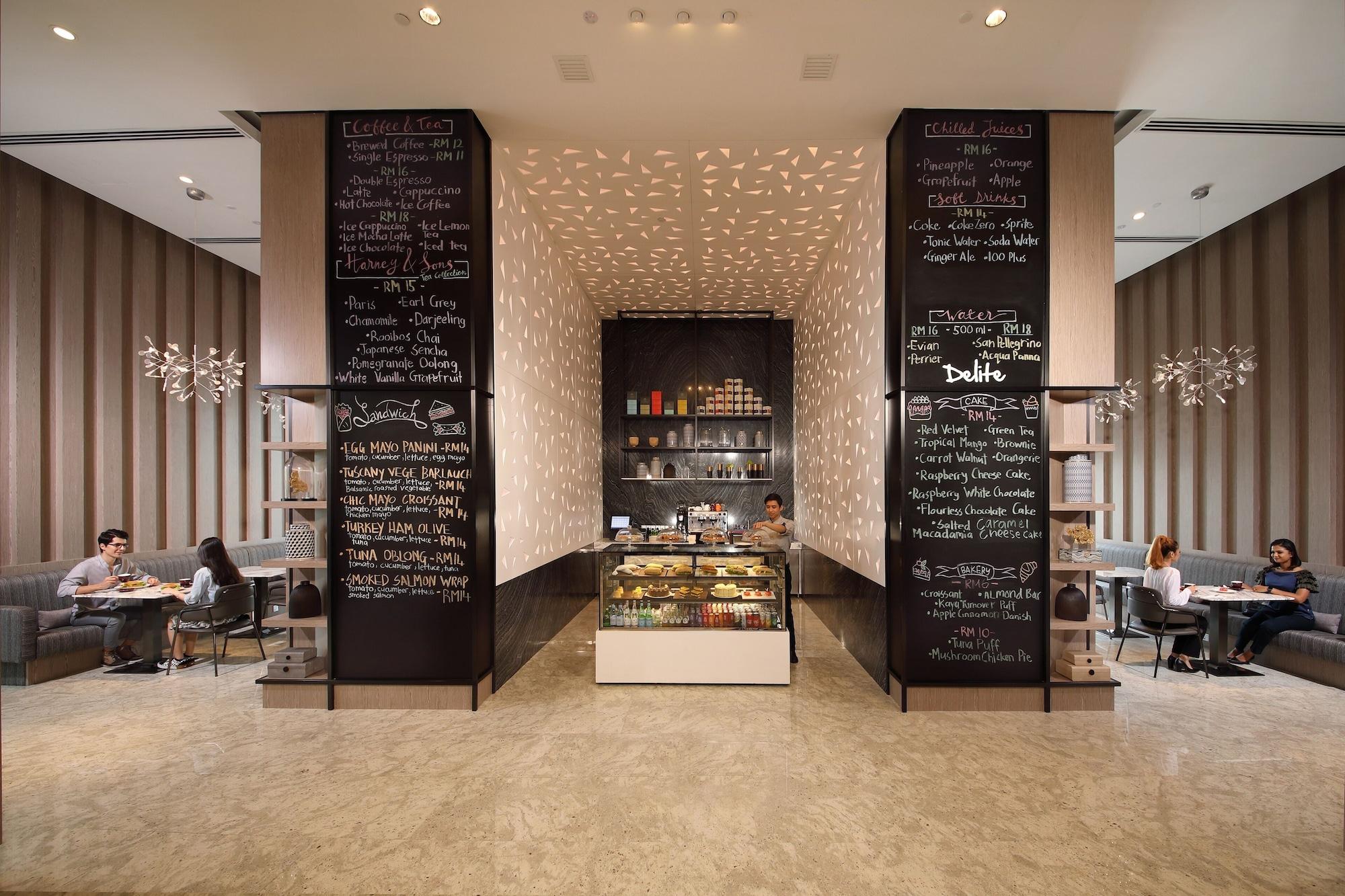 Bar/Salón Capri by Fraser Johor Bahru