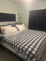 Alquiler Vacacional - Tranquil waterfront cabin with AC in charming Barbeau with outside fun zone