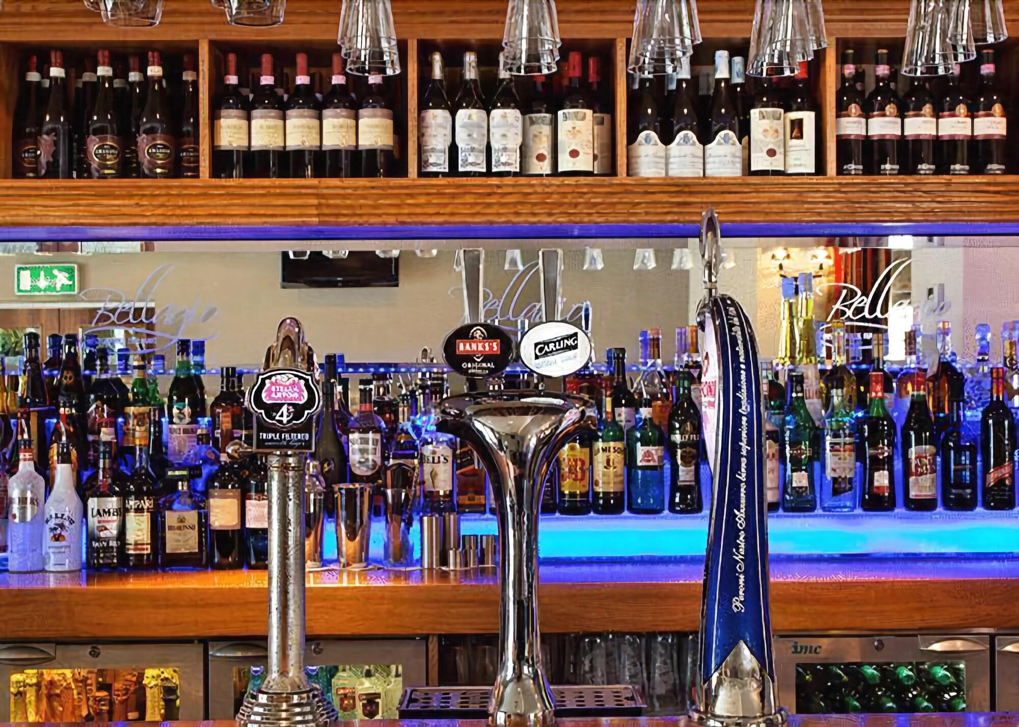 Bar/Salón Lucarelli Inn