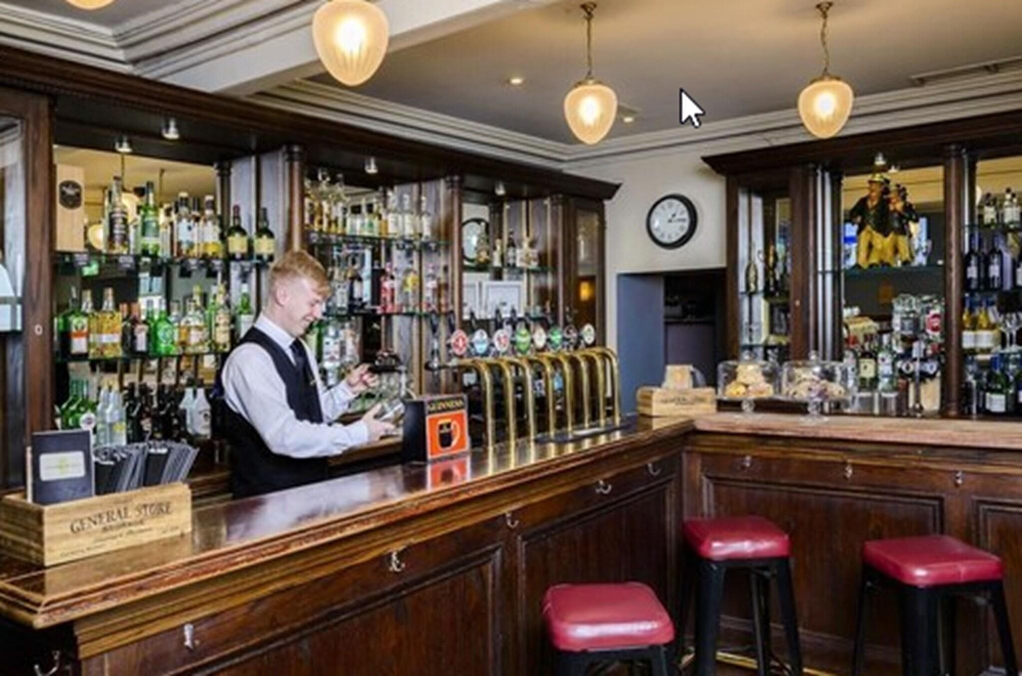 Bar/Salón Commodore Hotel