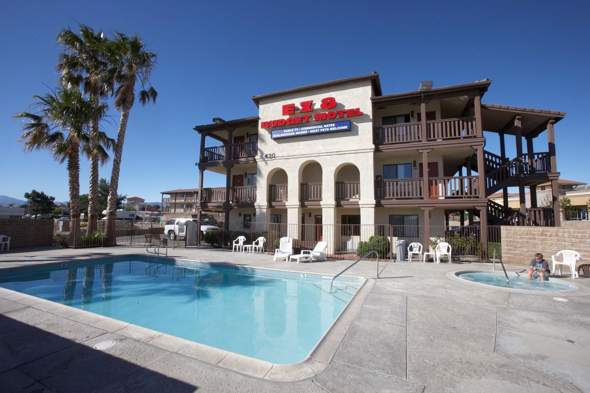 Varios Palms Inn & Suites