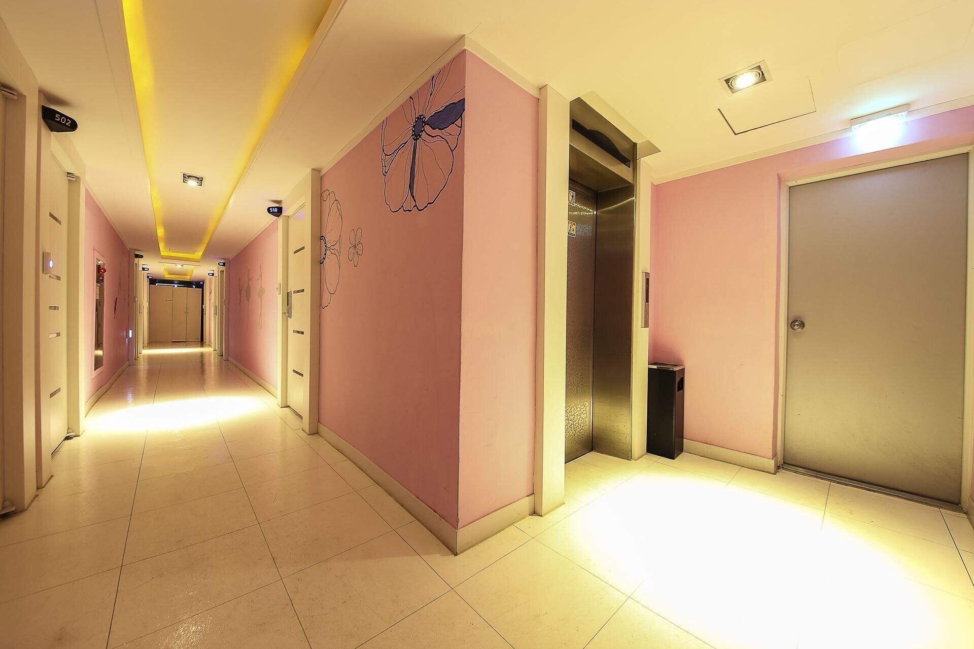 Varios Hotel Nuri