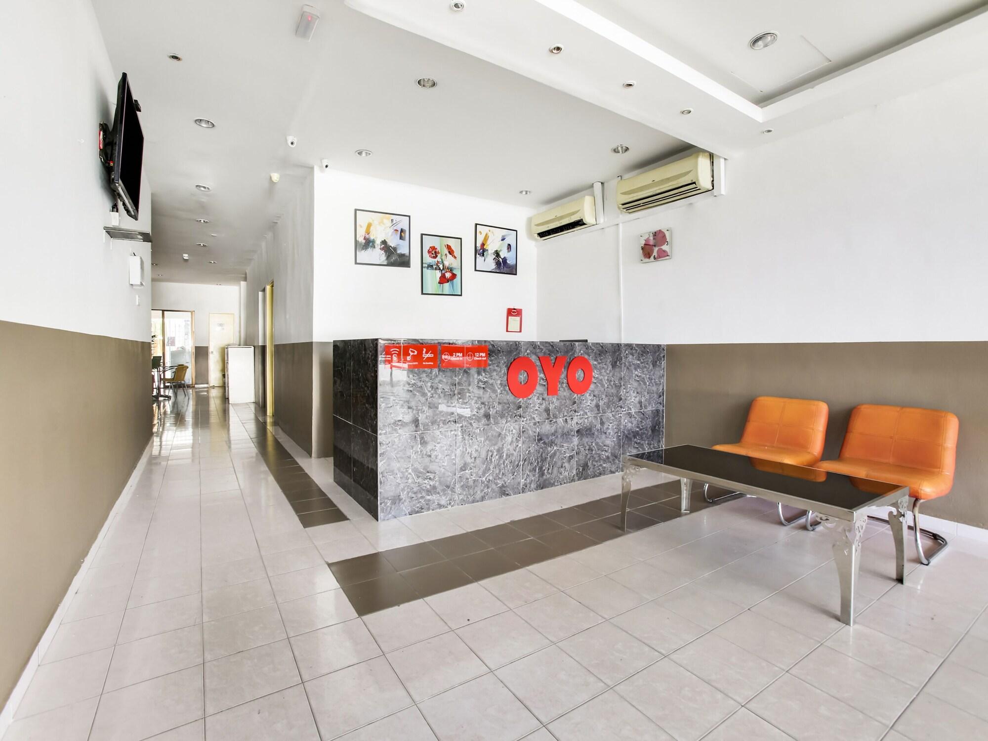 Vista Lobby OYO 89615 T Family Hotel
