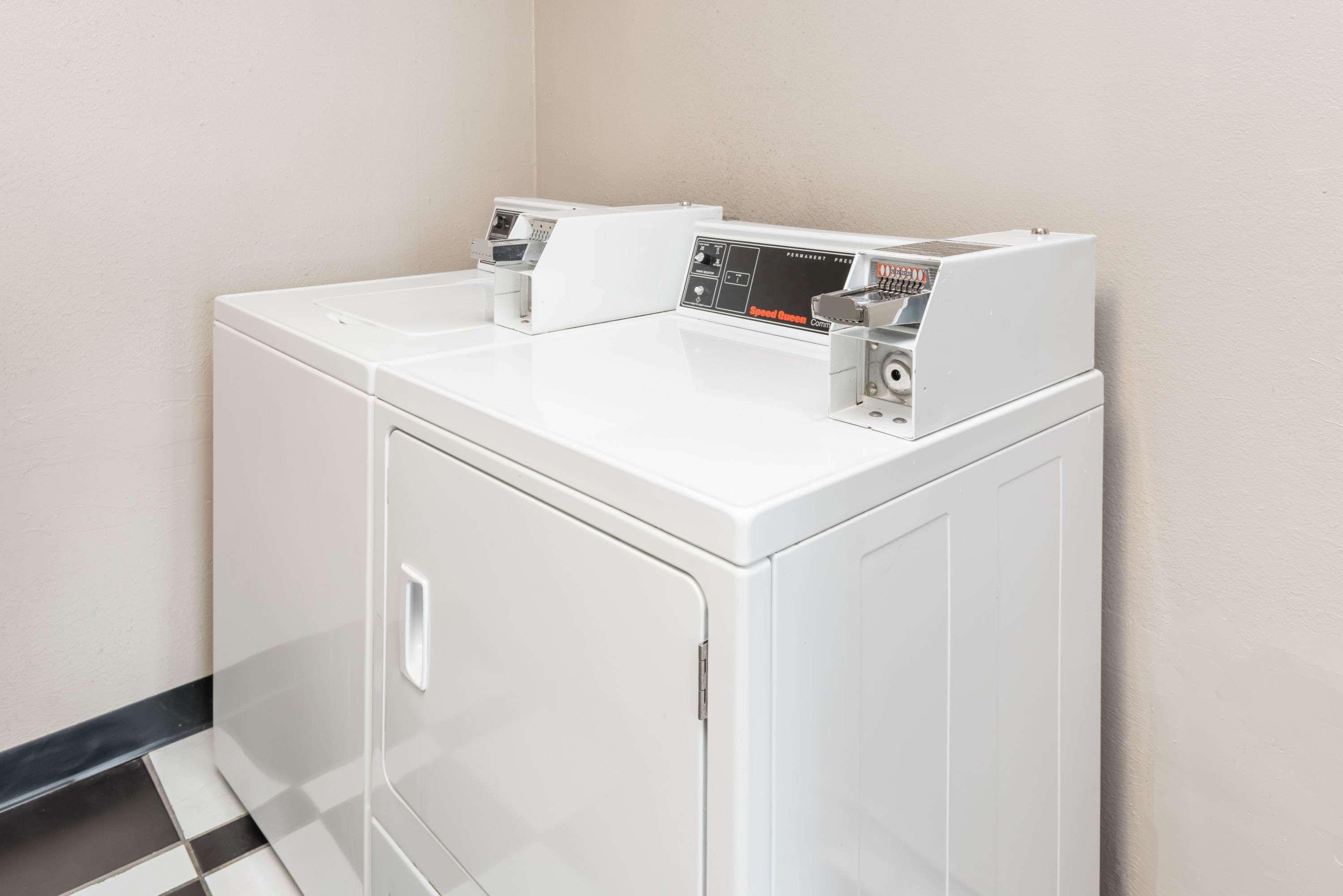 Comodidades del Alojamiento Super 8 by Wyndham Bloomington/Normal
