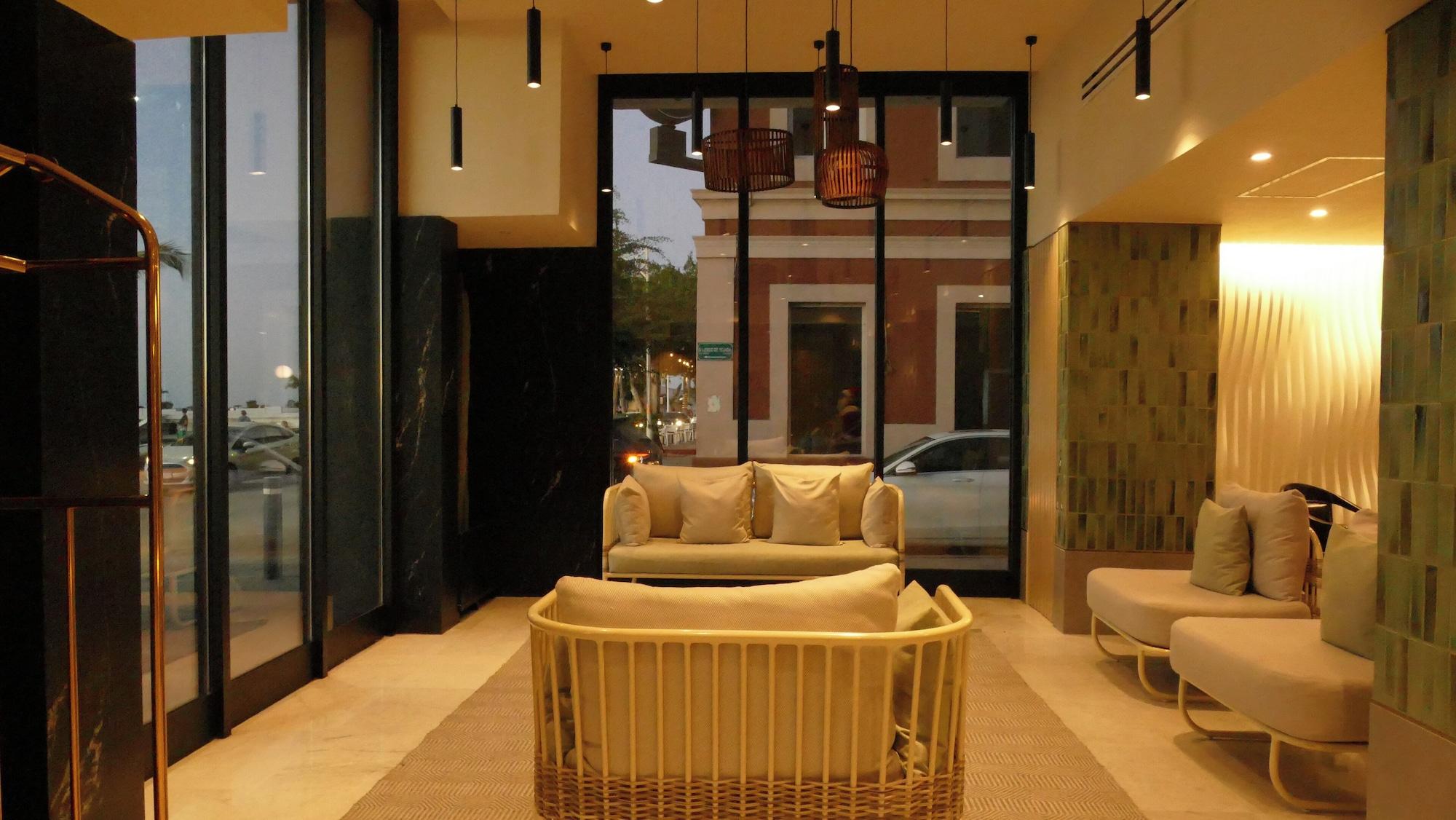 Vista Lobby Seven Crown La Paz Malecon