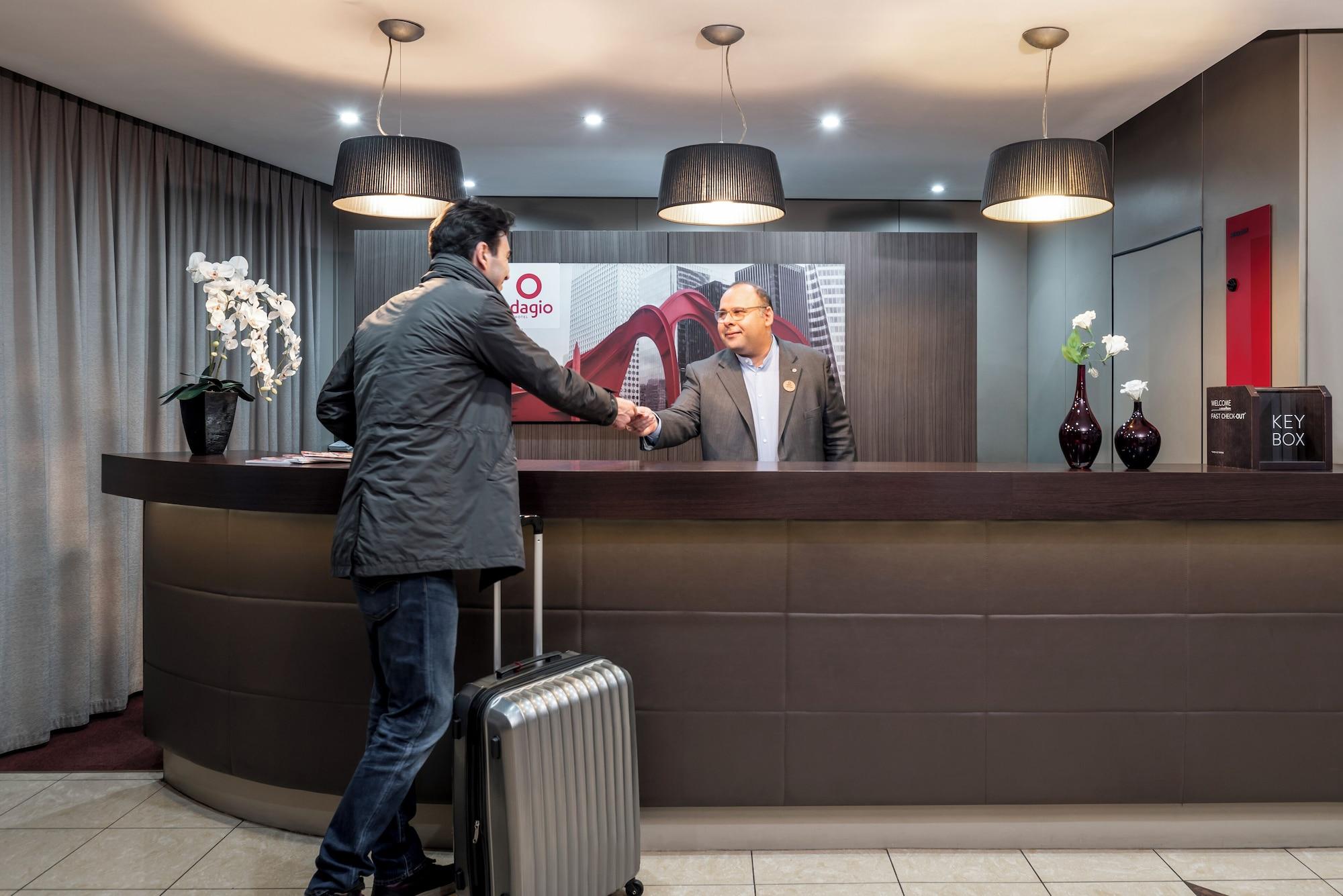 Vista Lobby Adagio Stuttgart Neckarpark (Eröffnung Am 1. Juli 2025)