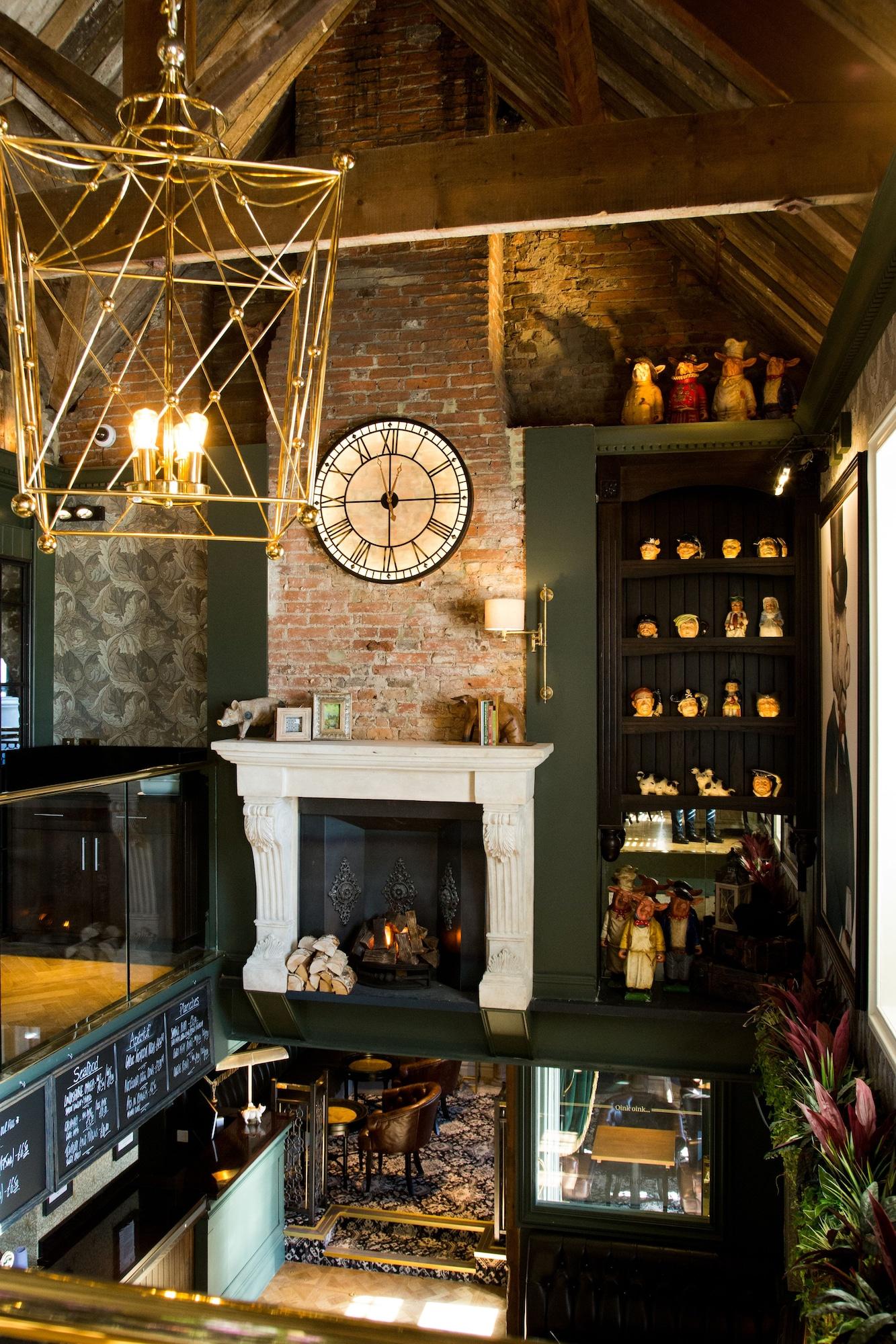 Bar/Salón The Impeccable Pig