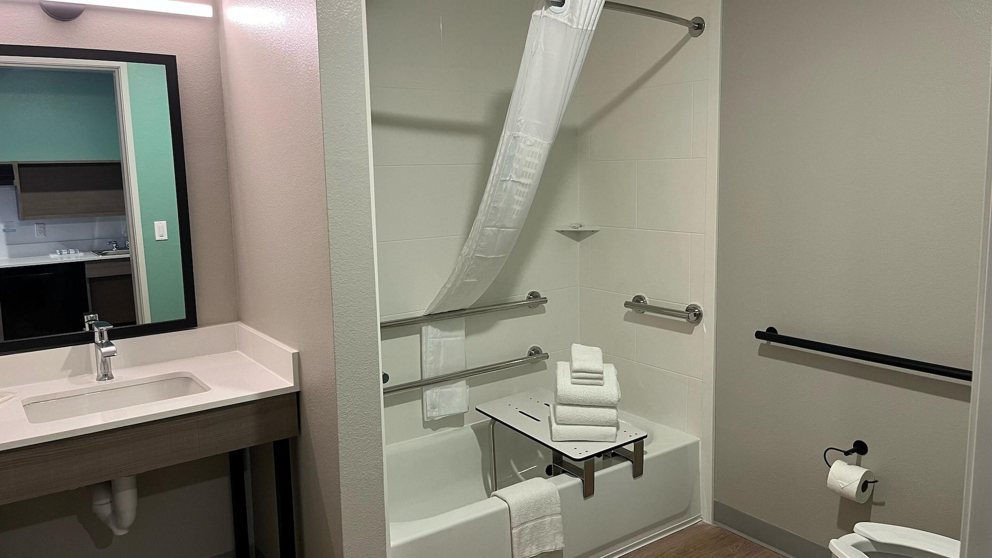 Equipamiento de Habitación ECHO Suites Extended Stay by Wyndham Dallas Plano/Frisco