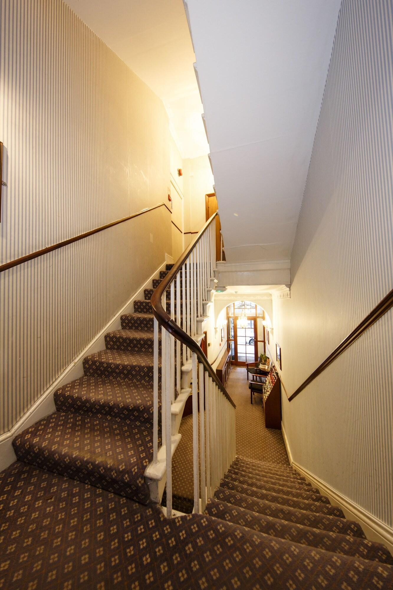 Vista Lobby Regency House