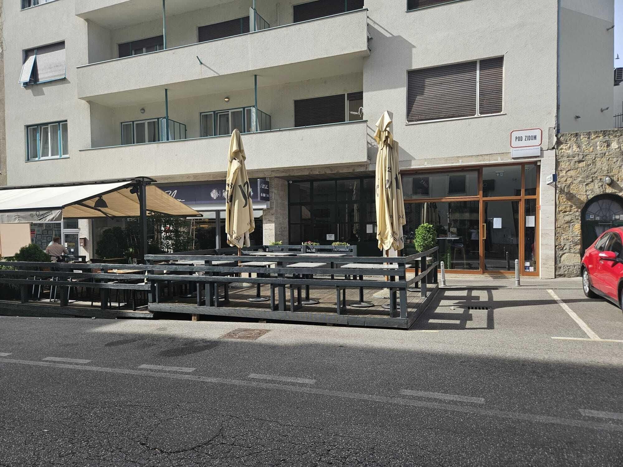 Vista Exterior Pod Zidom Rooms