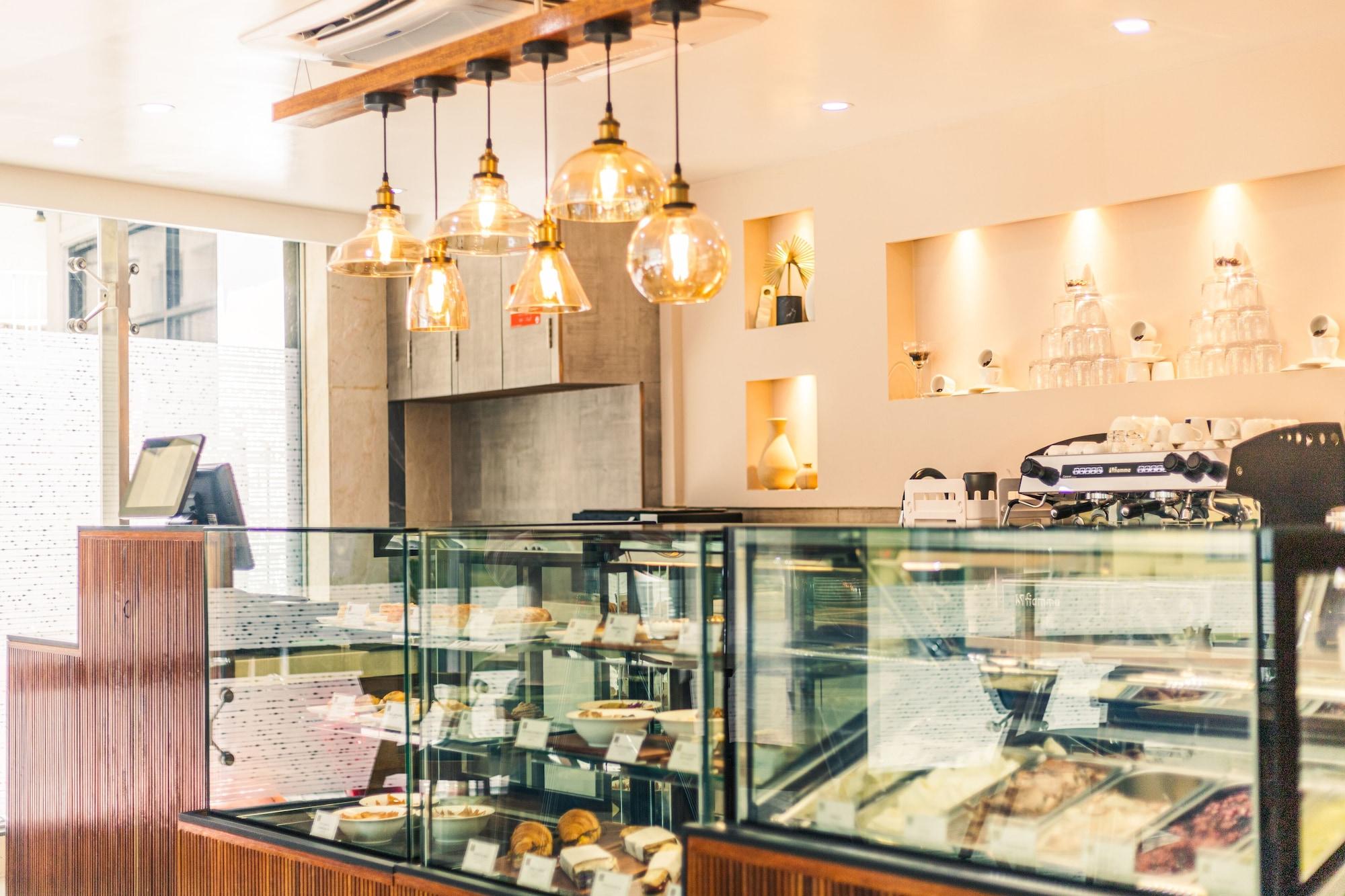 Bar/Salón Marukab Plaza