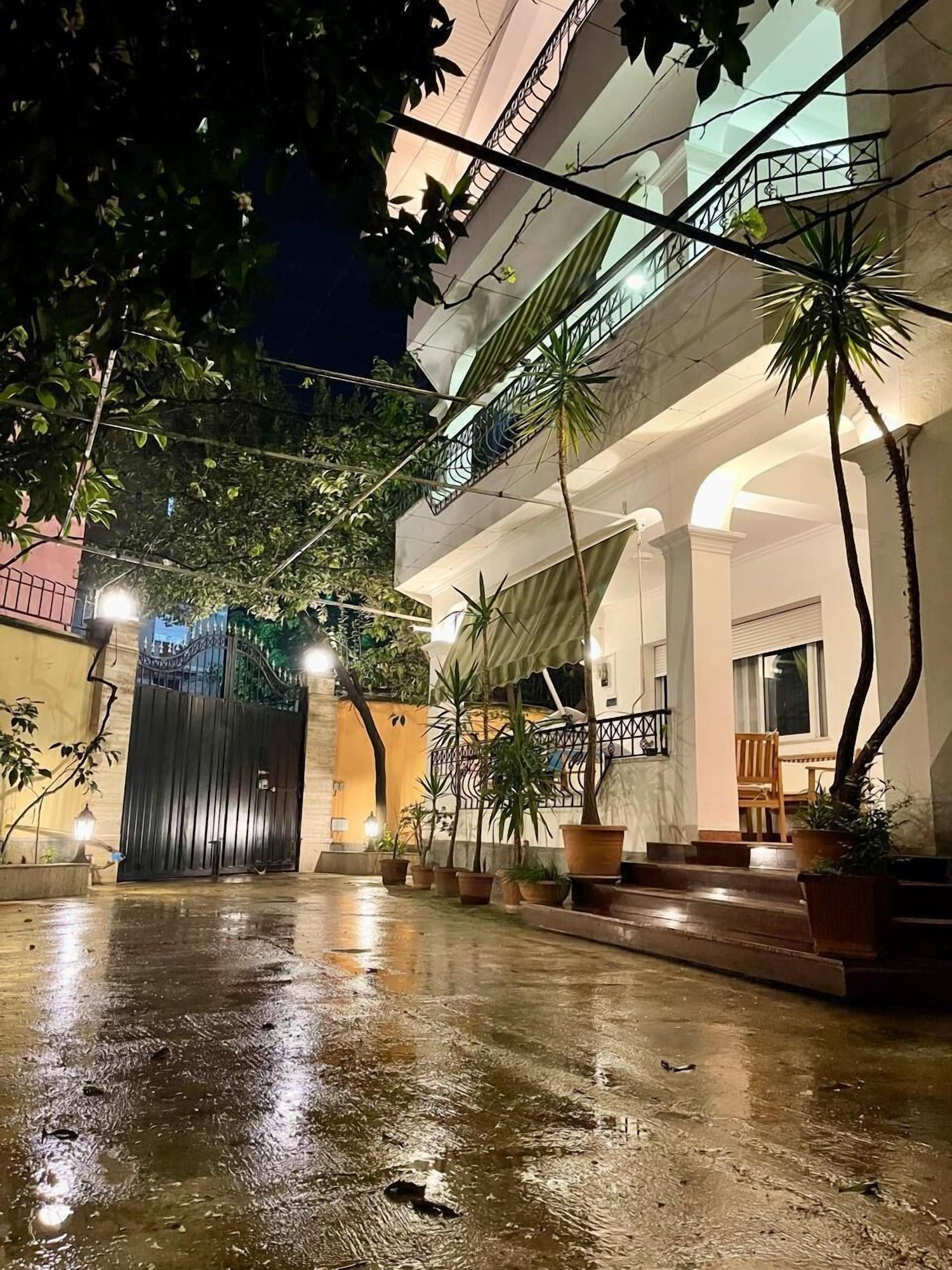 Varios Mandarine Hostel