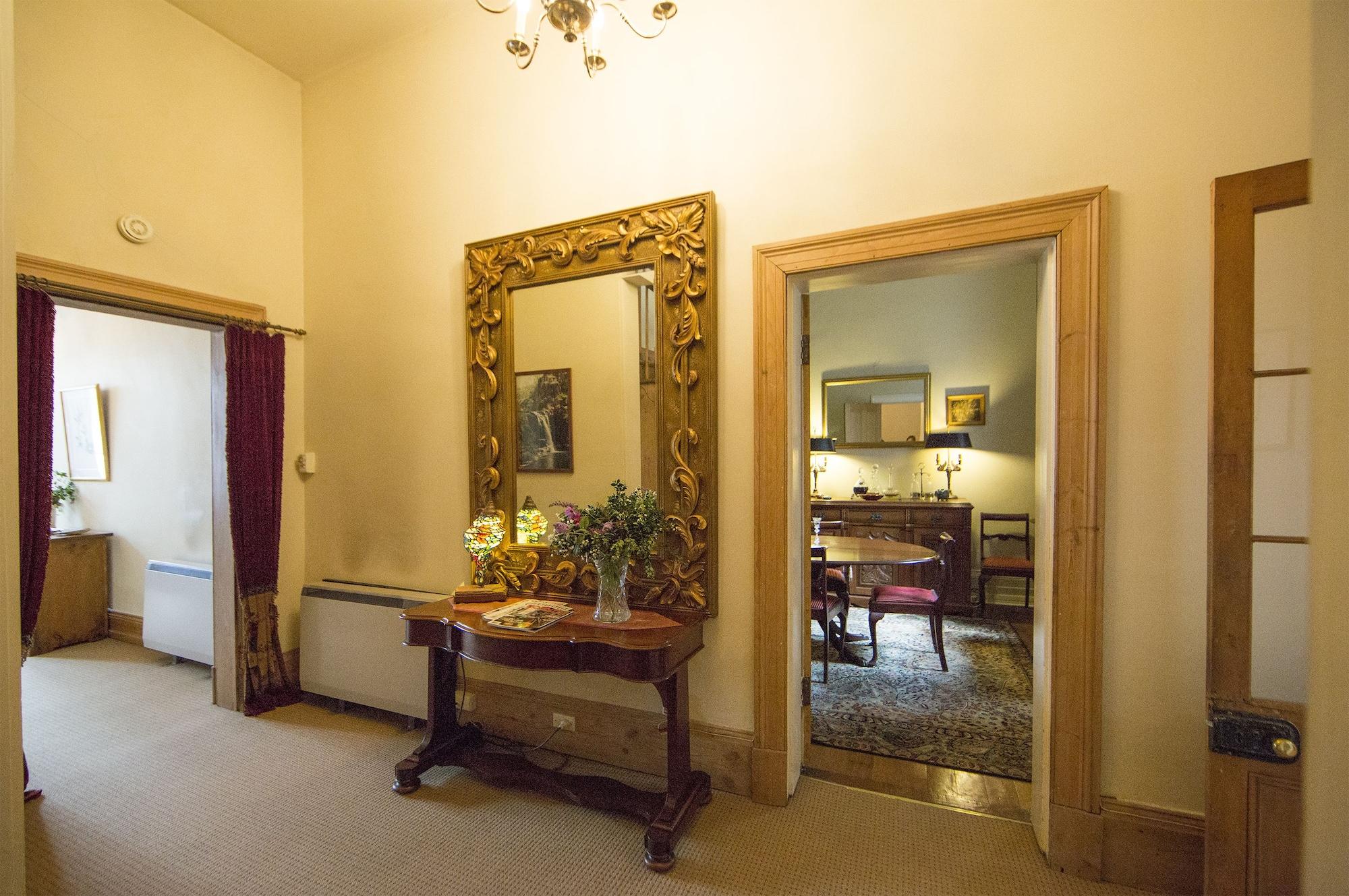 Vista Lobby The Racecourse Inn
