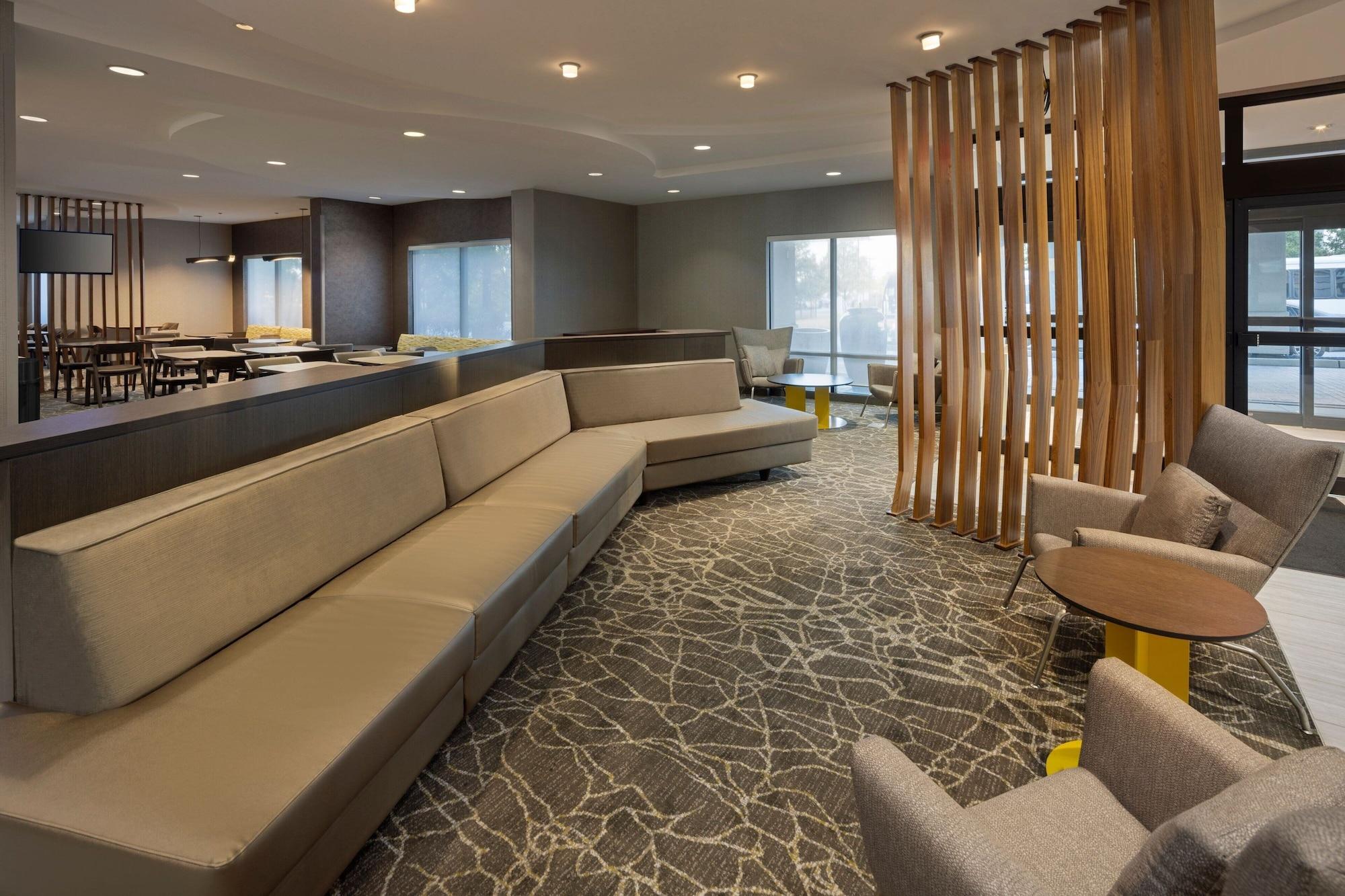 Vista Lobby SpringHill Suites by Marriott Newark Liberty International