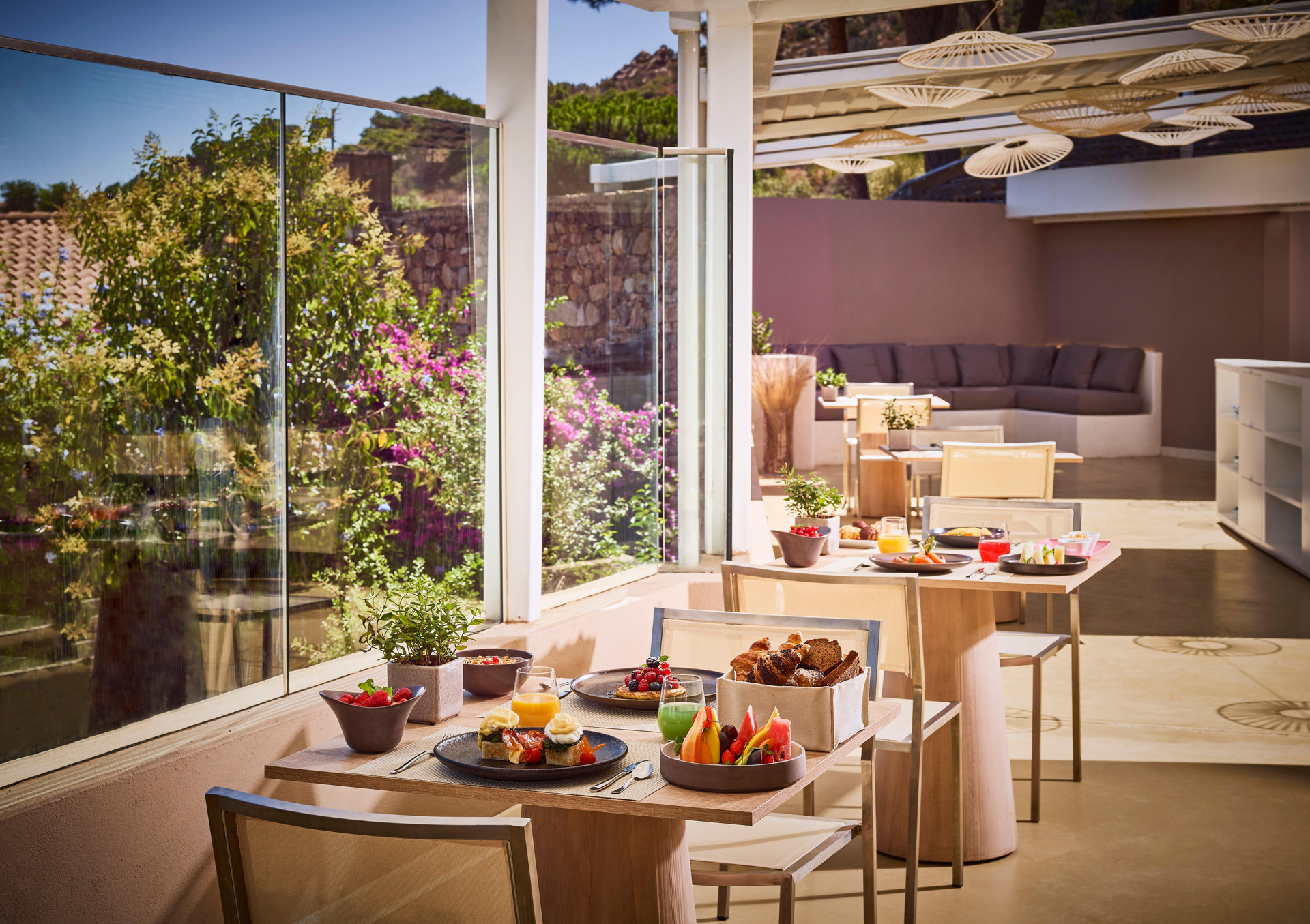 Restaurant Baia di Chia Resort Sardinia, Curio Collection by Hilton