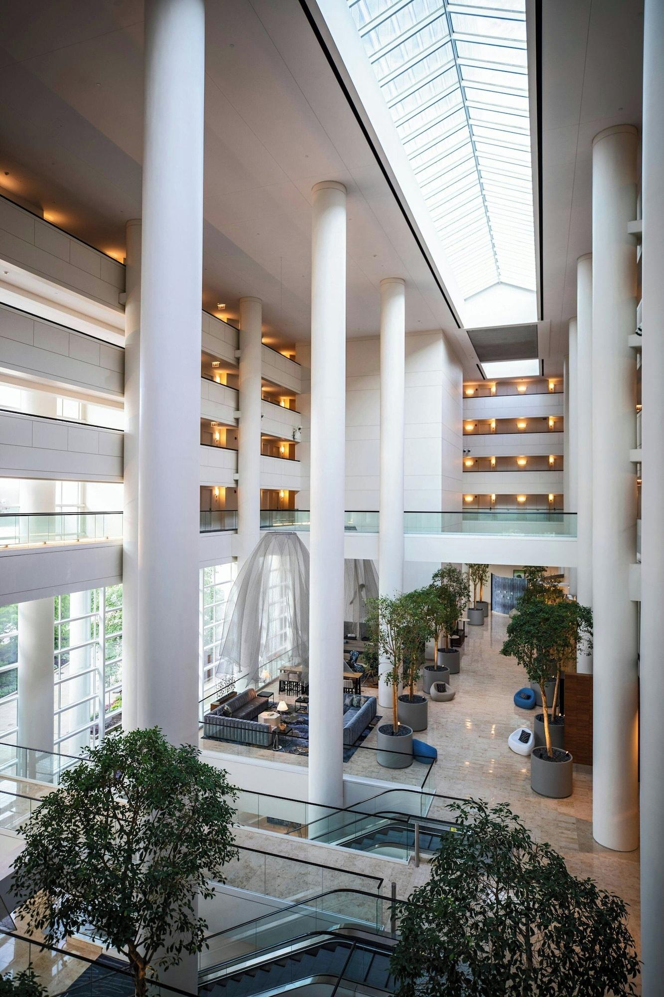 Vista Lobby Renaissance Schaumburg Convention Center Hotel